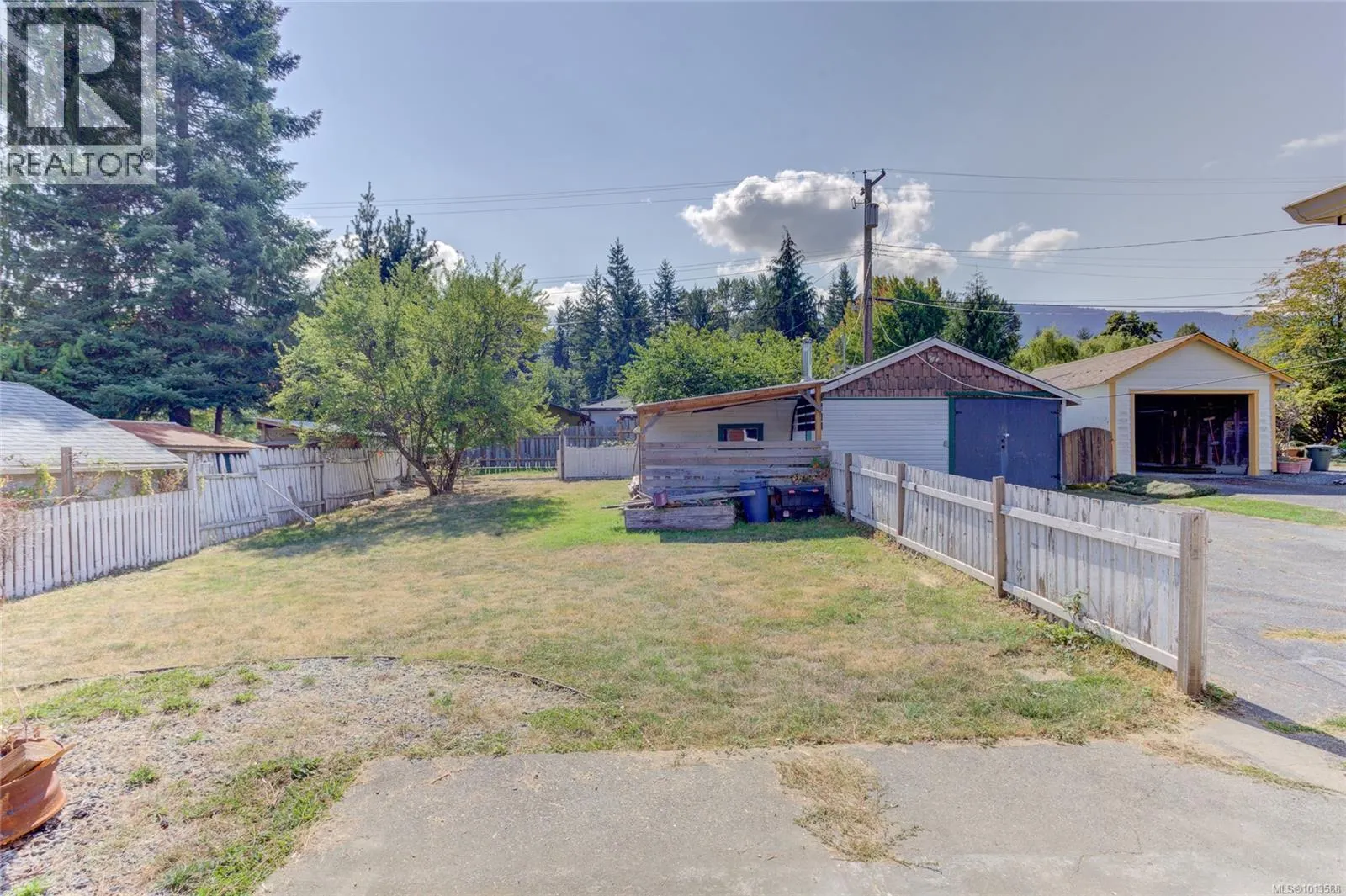 24 Hemlock St