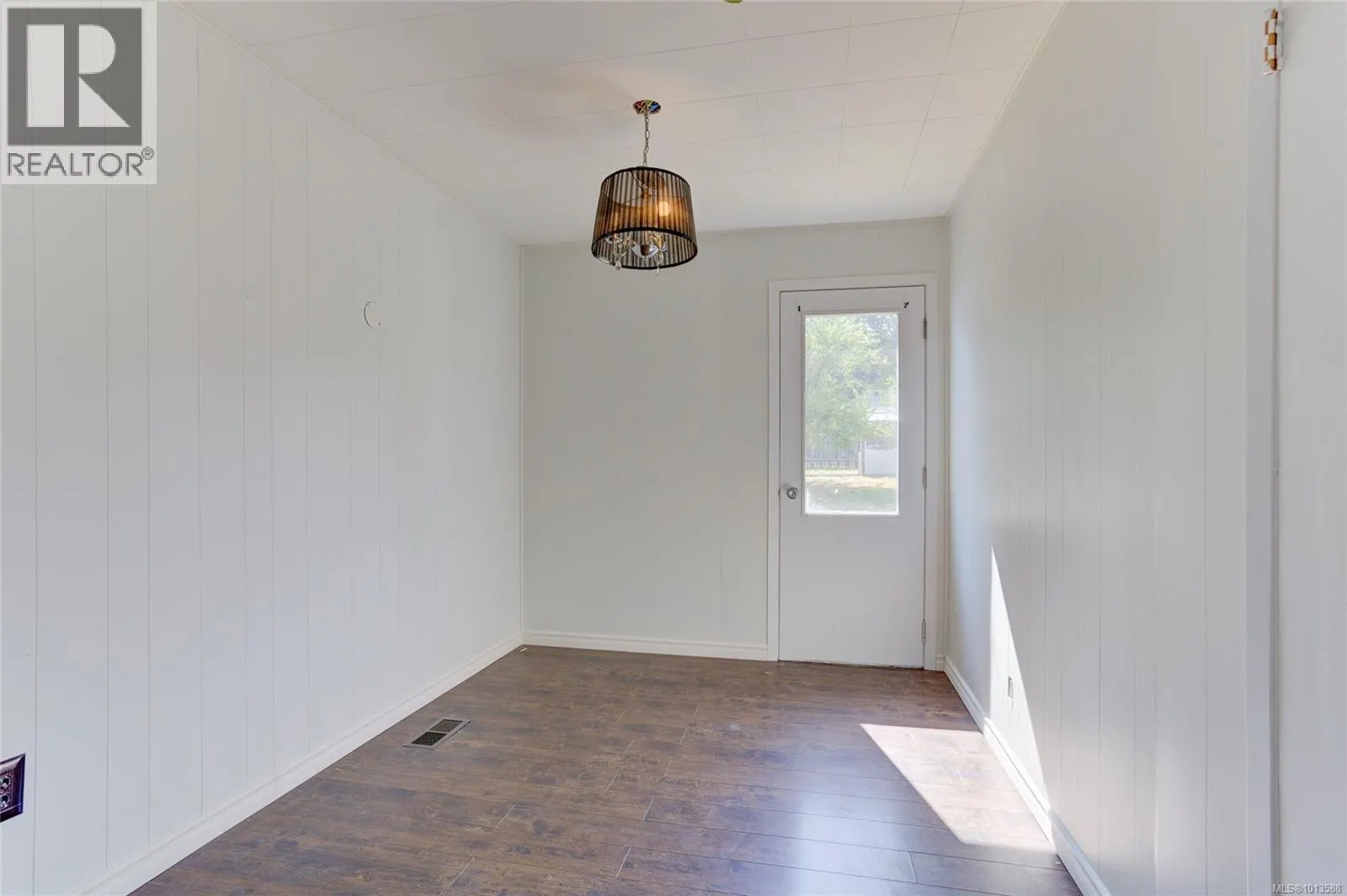 24 Hemlock St
