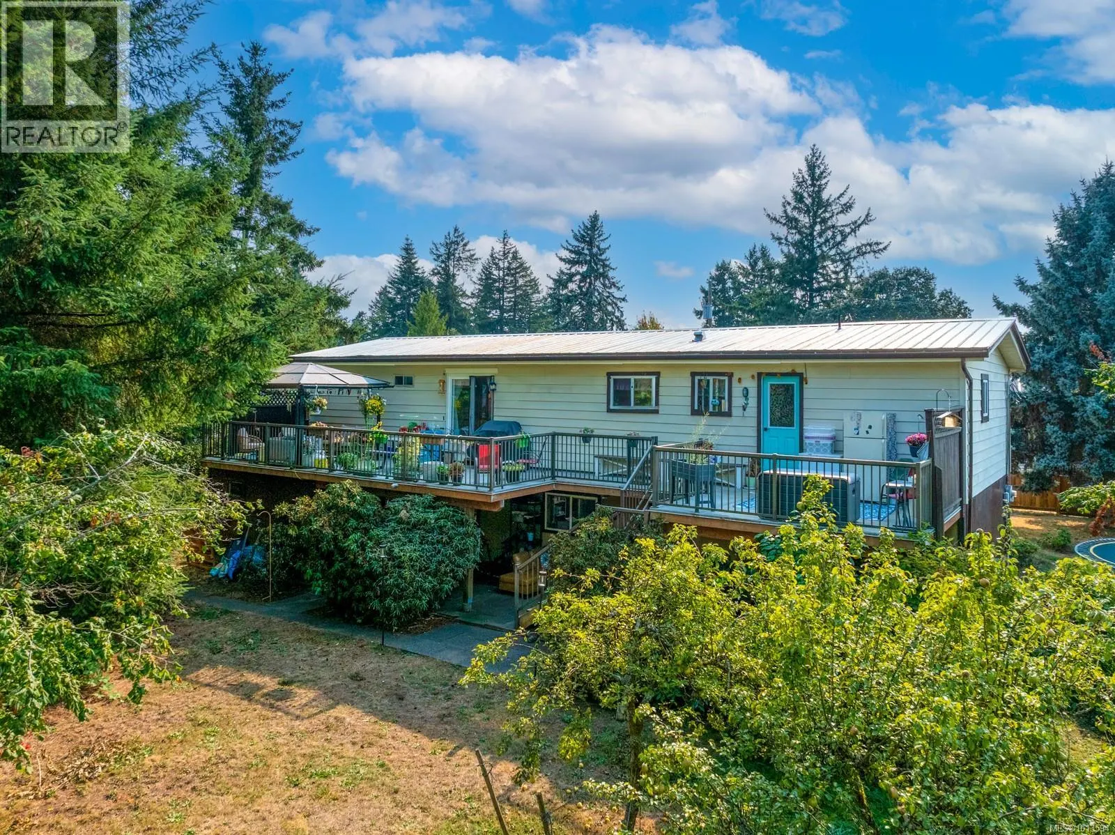 4738 Oakridge Dr