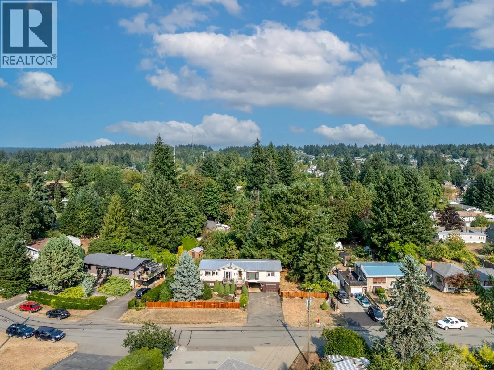 4738 Oakridge Dr