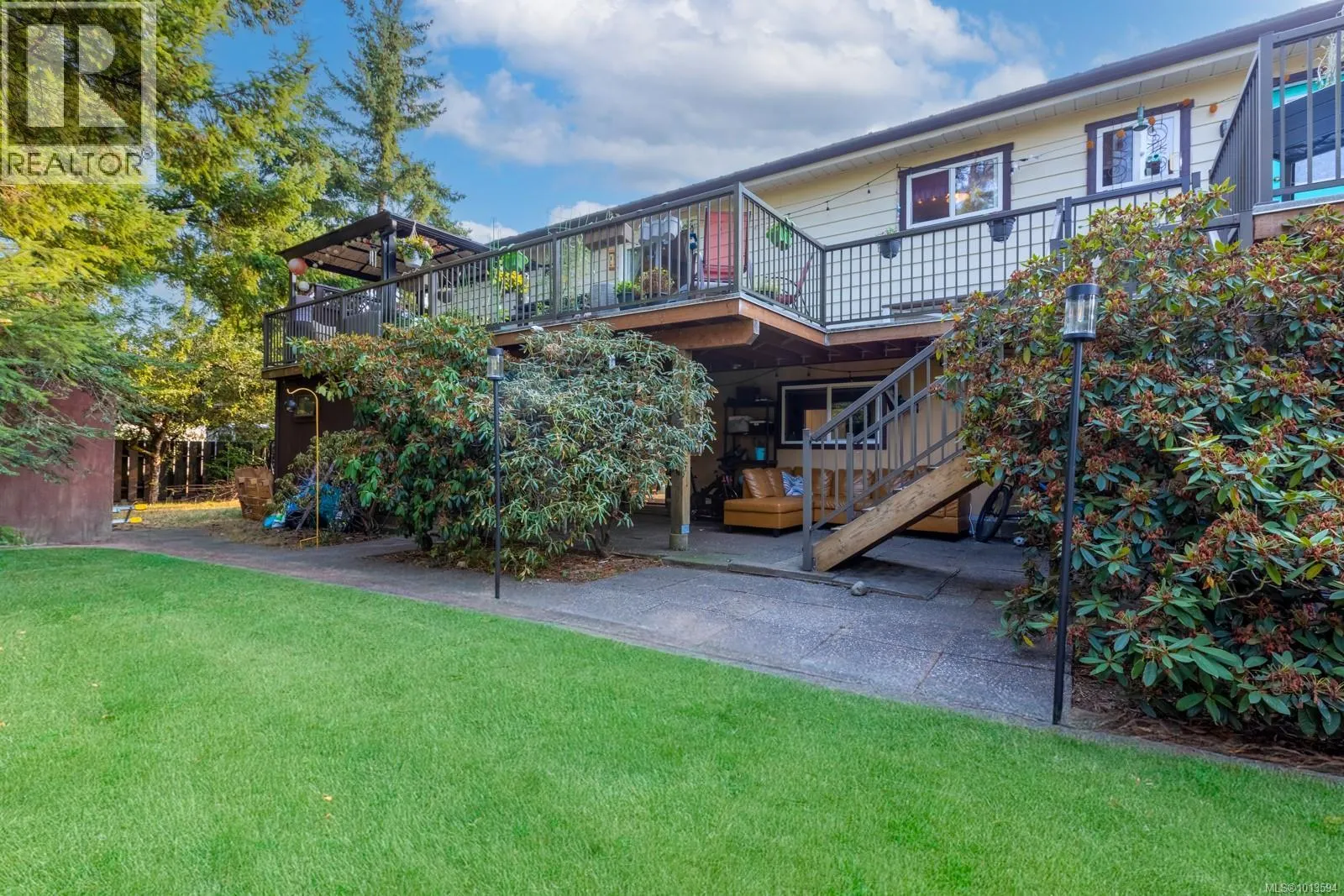4738 Oakridge Dr