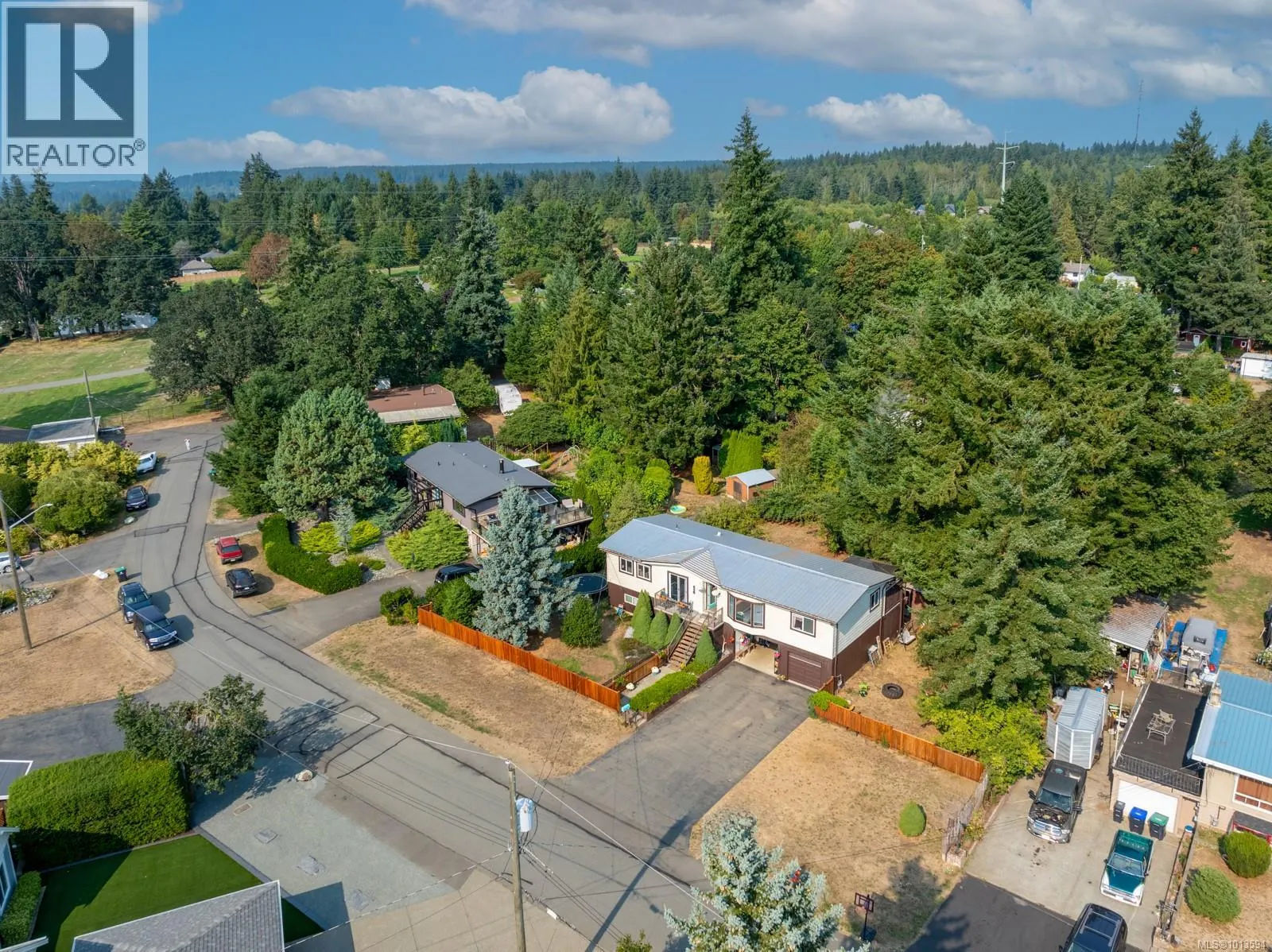 4738 Oakridge Dr