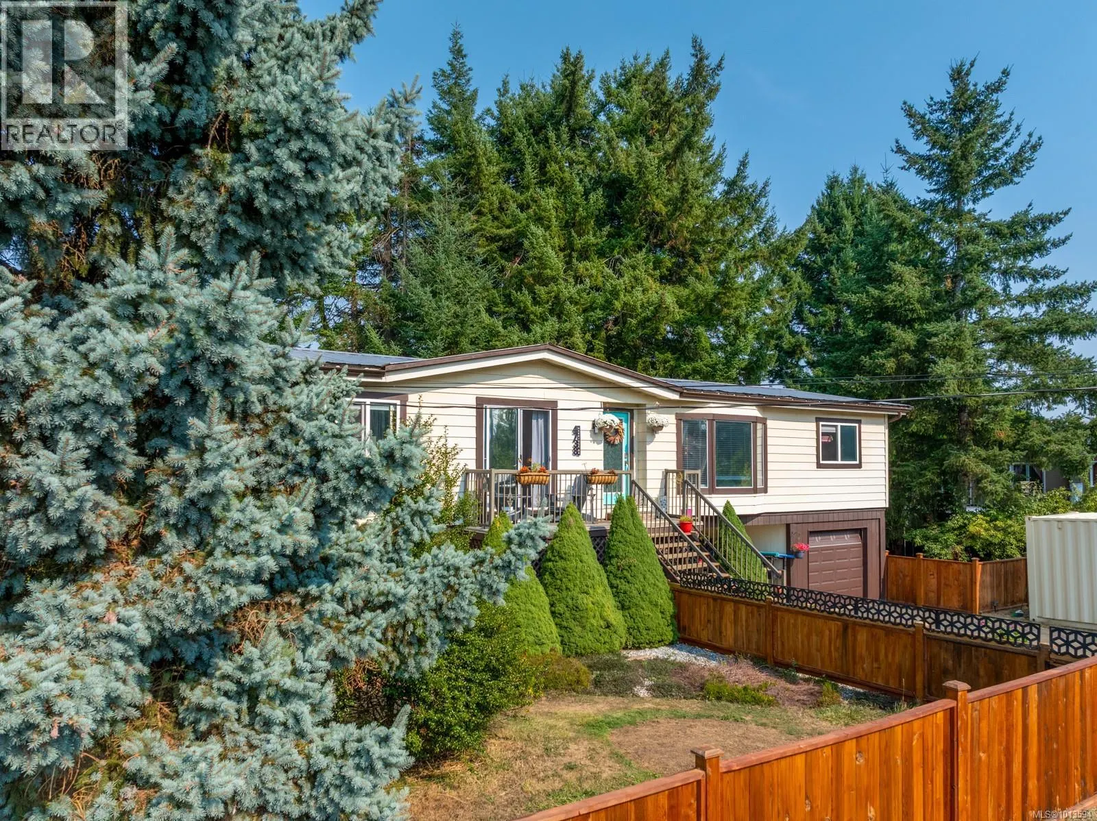 4738 Oakridge Dr
