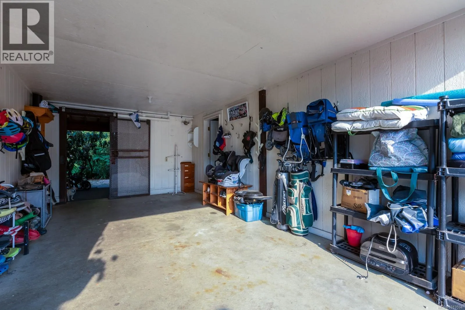 4738 Oakridge Dr
