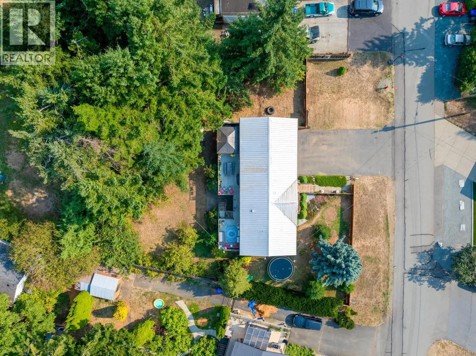 4738 Oakridge Dr