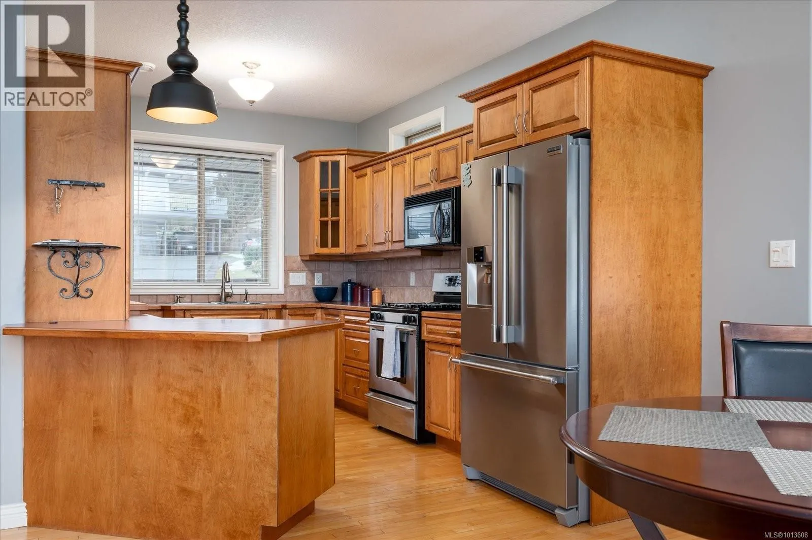 2830 Haliday Cres