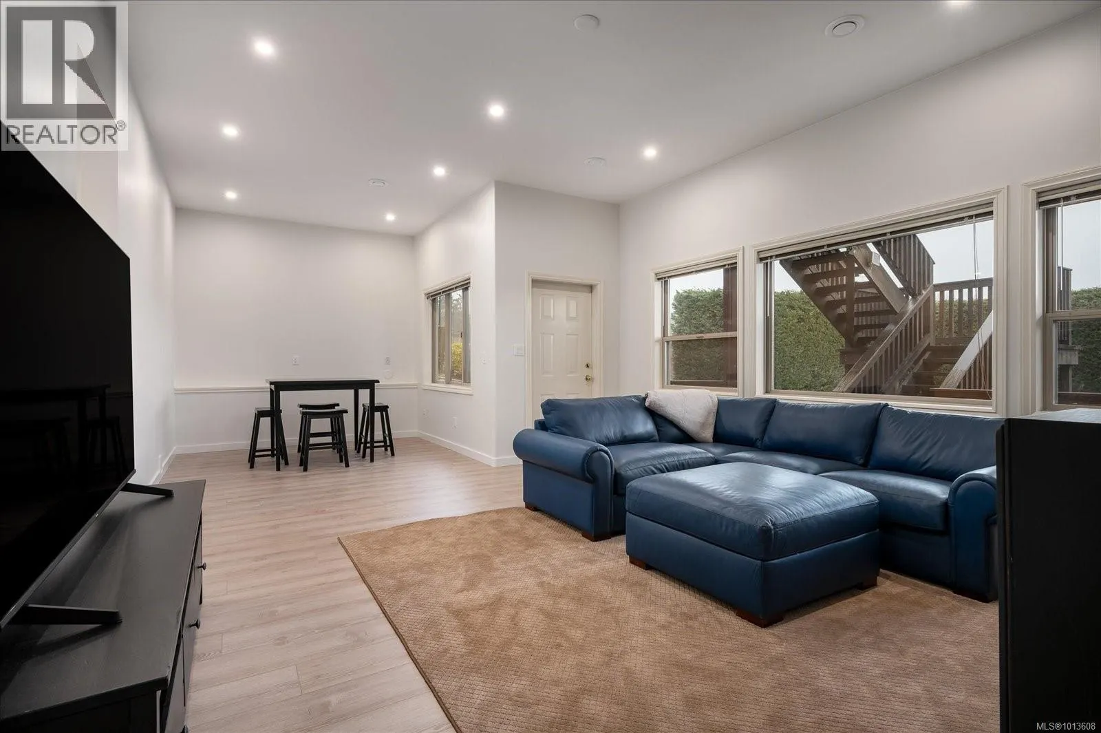 2830 Haliday Cres