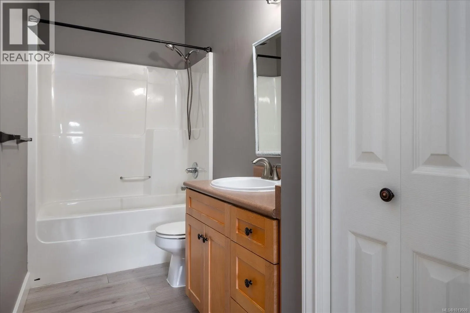 2830 Haliday Cres