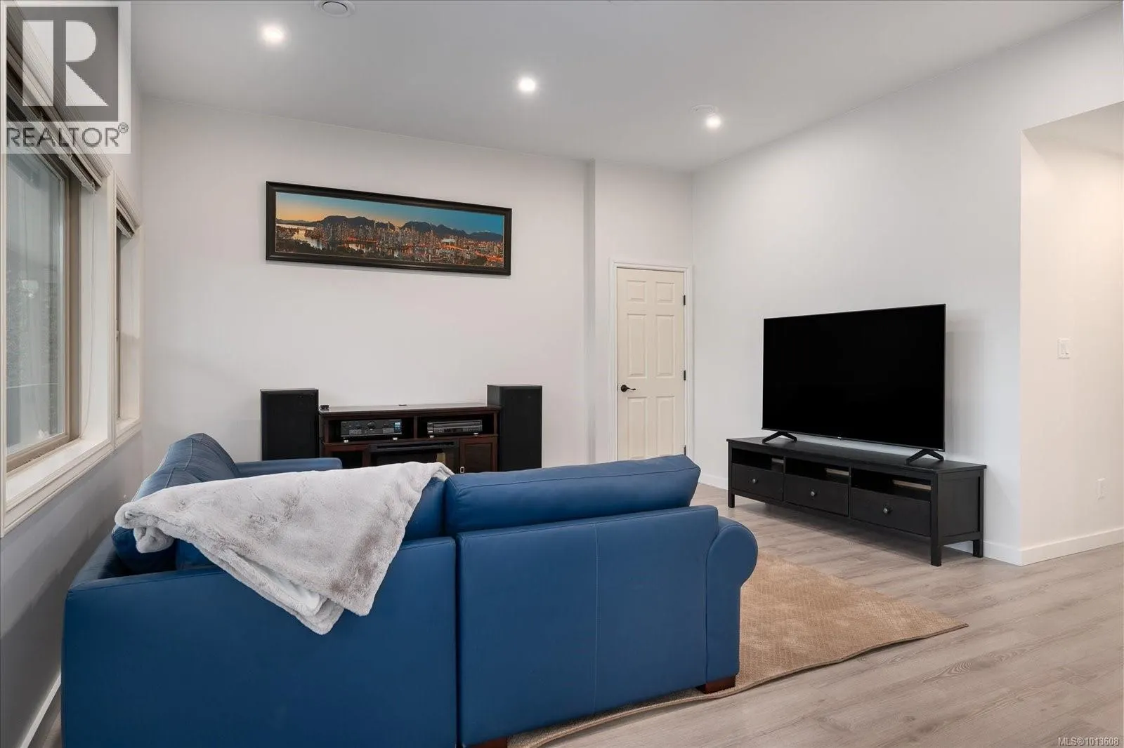 2830 Haliday Cres
