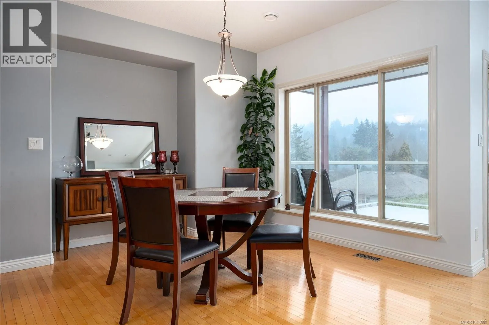 2830 Haliday Cres