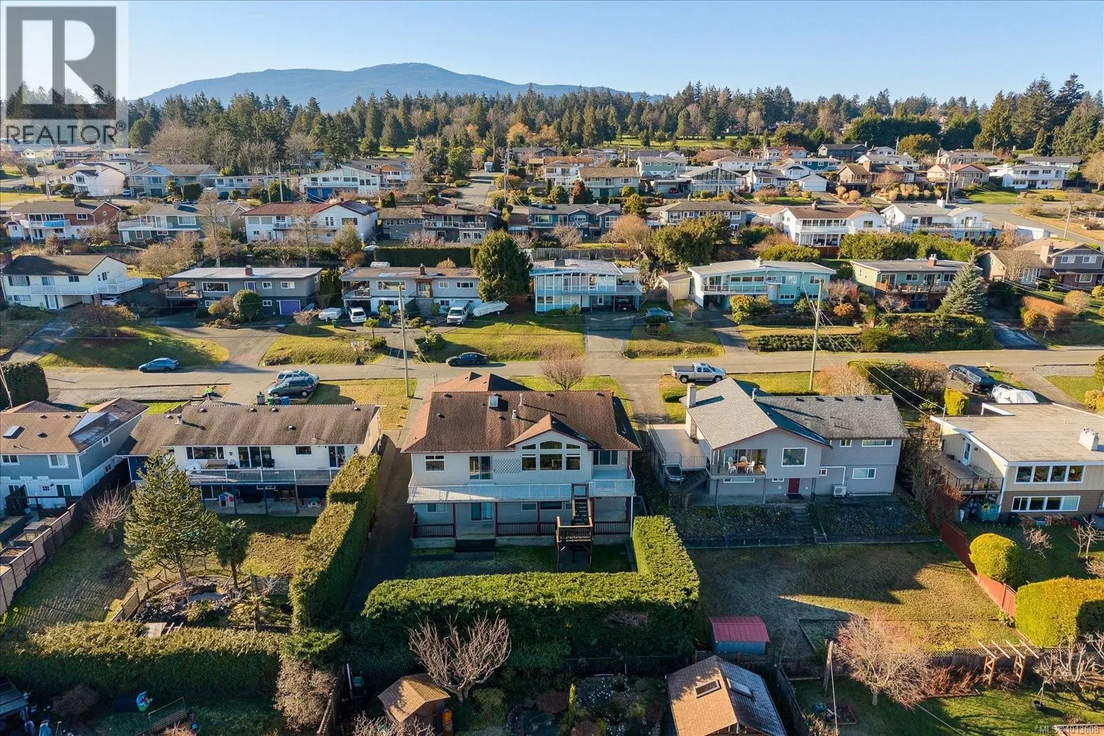 2830 Haliday Cres