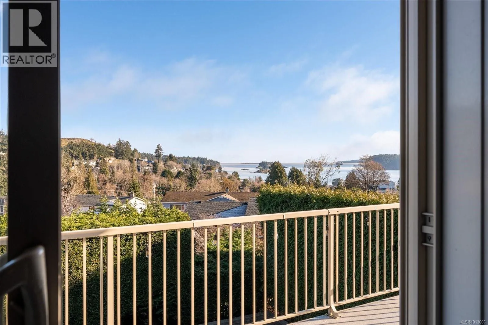 2830 Haliday Cres