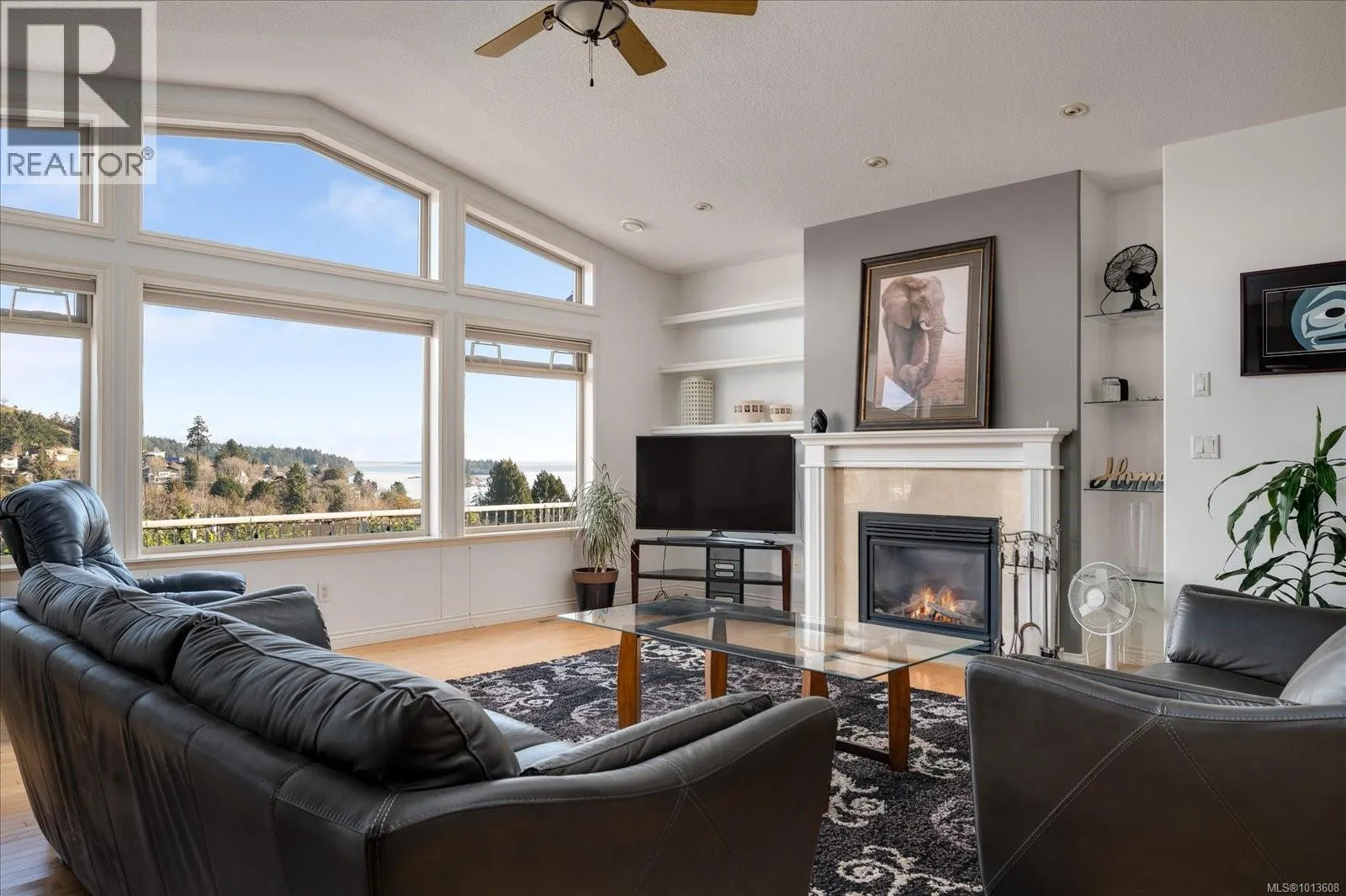 2830 Haliday Cres