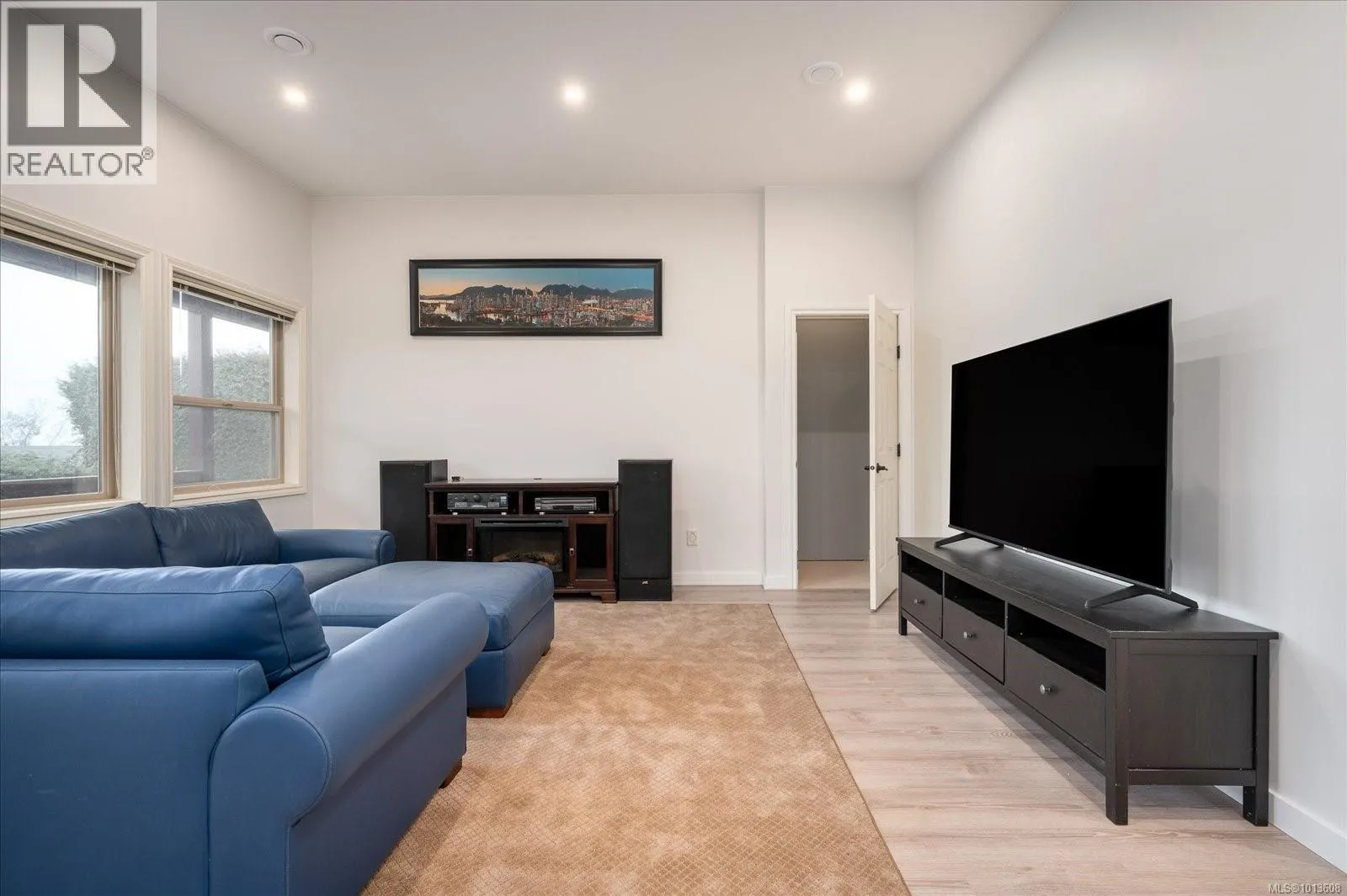 2830 Haliday Cres