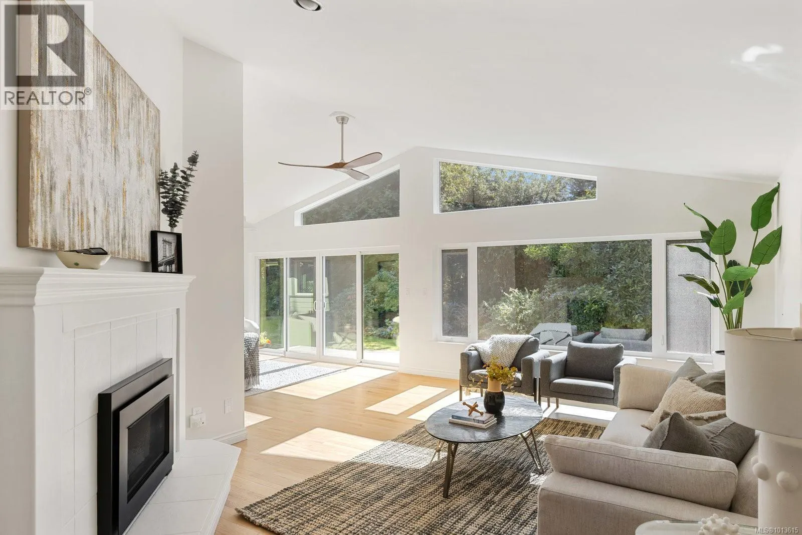 2693 MacDonald Dr E