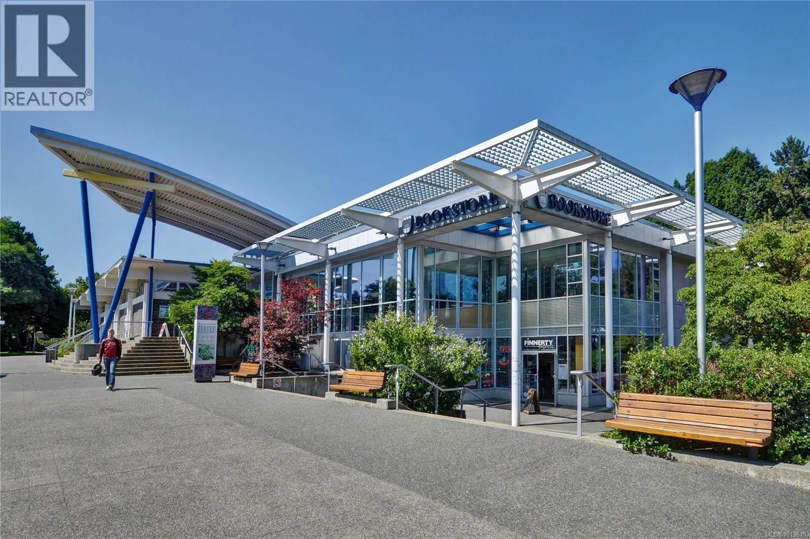 2693 MacDonald Dr E