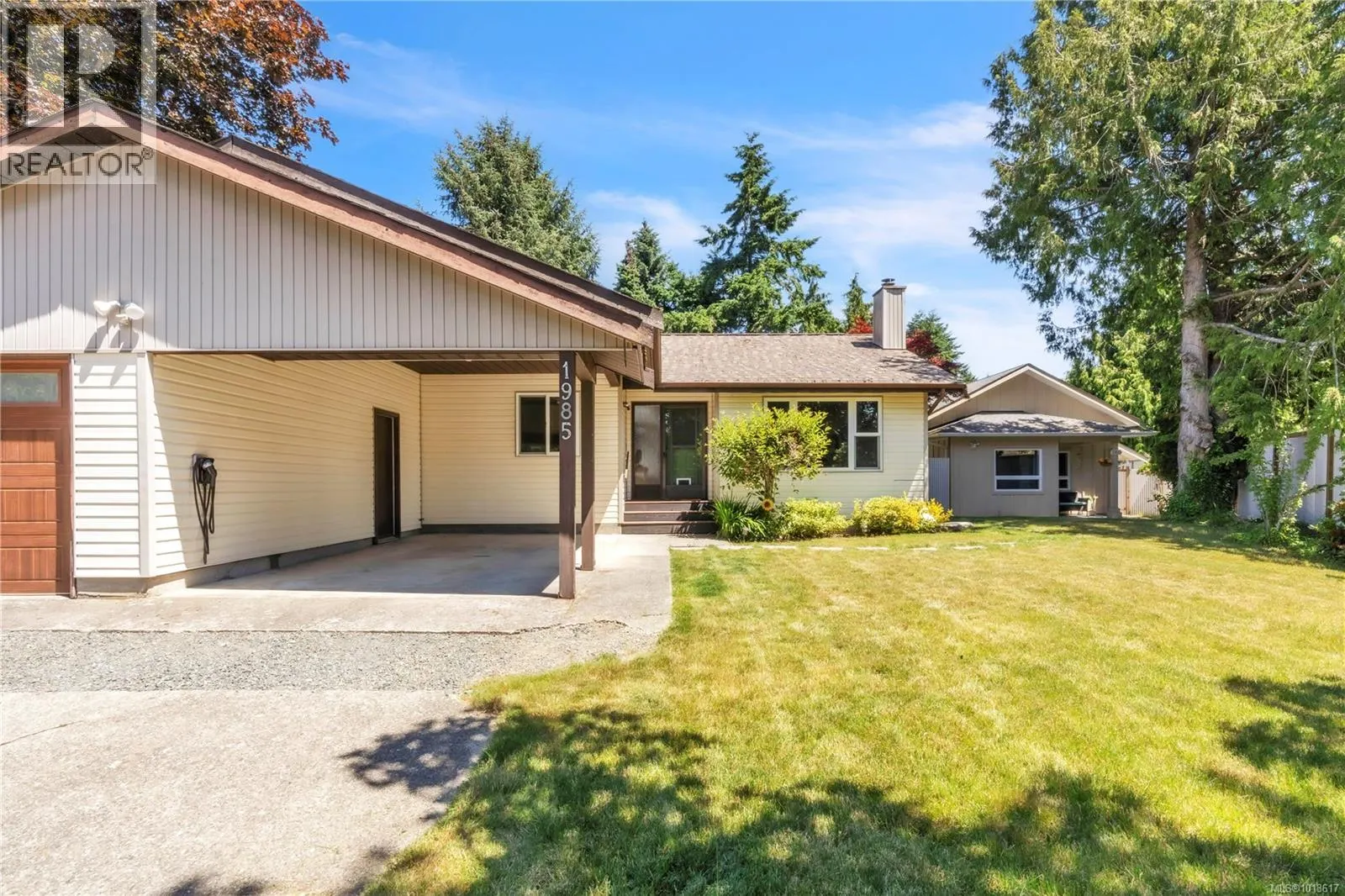 1985 Saunders Rd