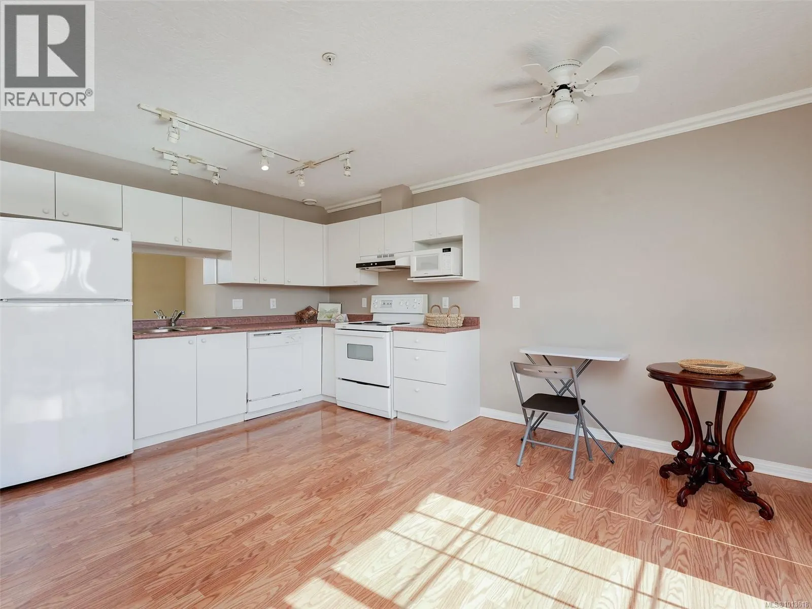 413 3133 Tillicum Rd
