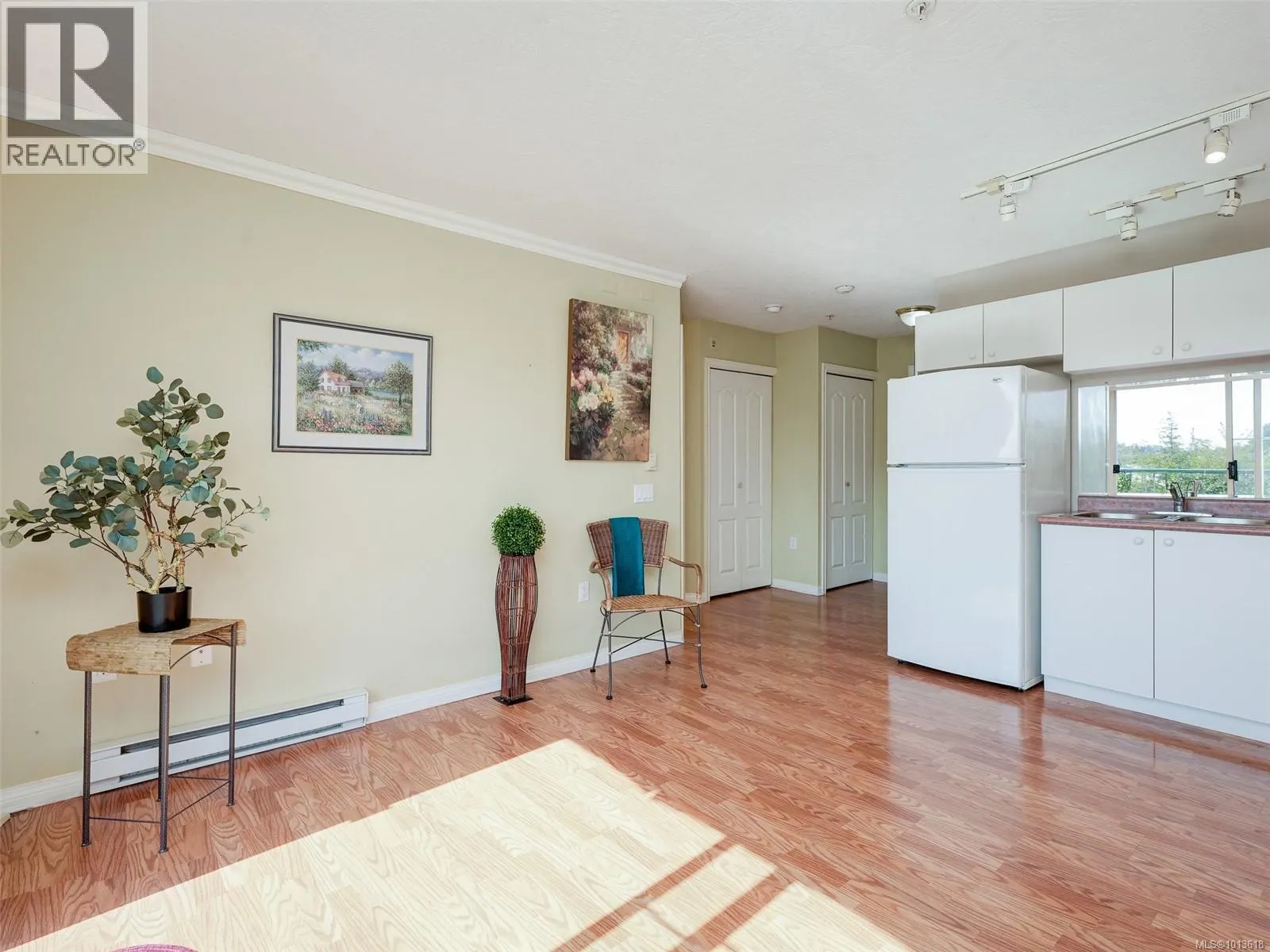 413 3133 Tillicum Rd