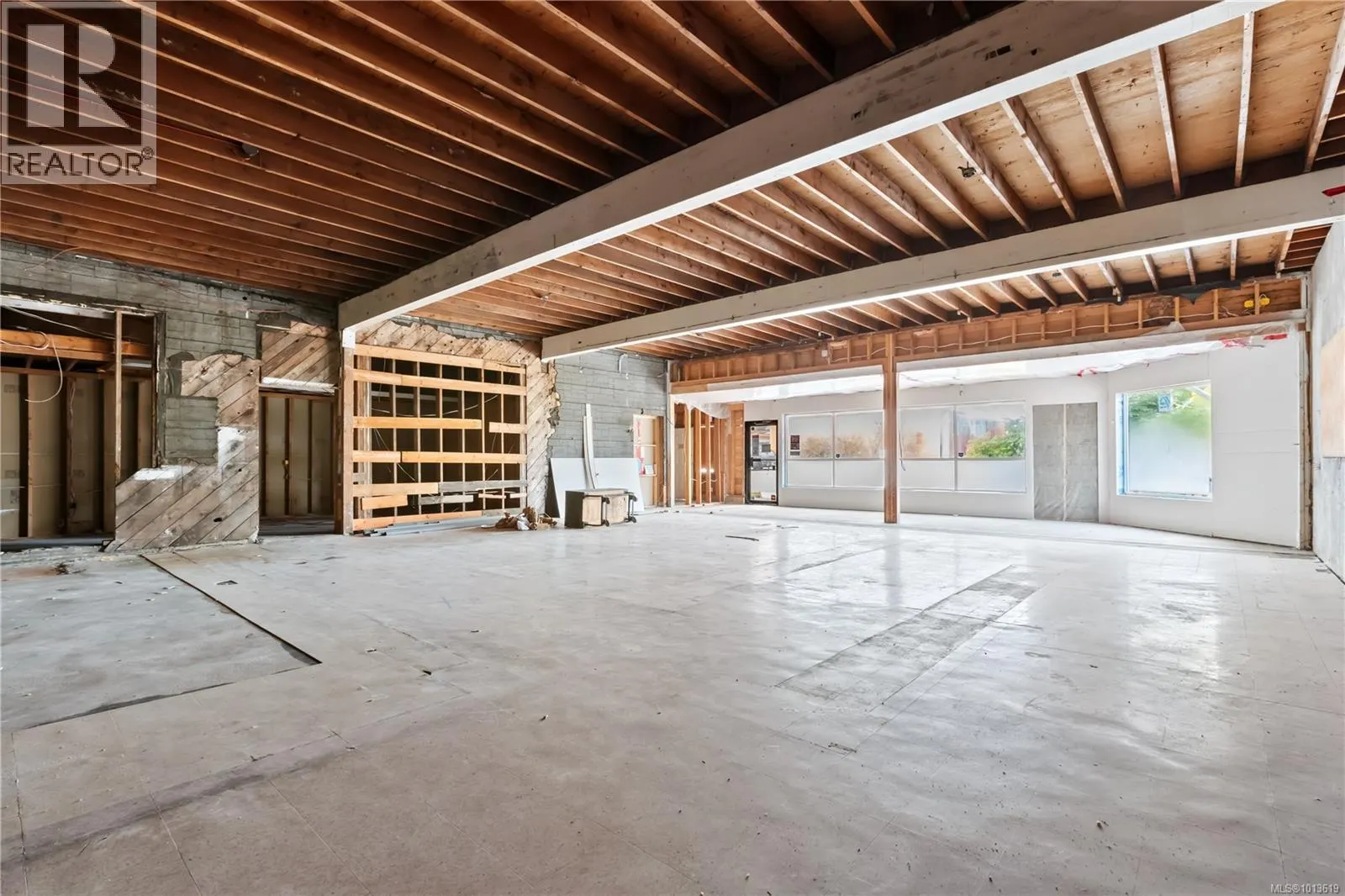 500 1685 Peninsula Rd