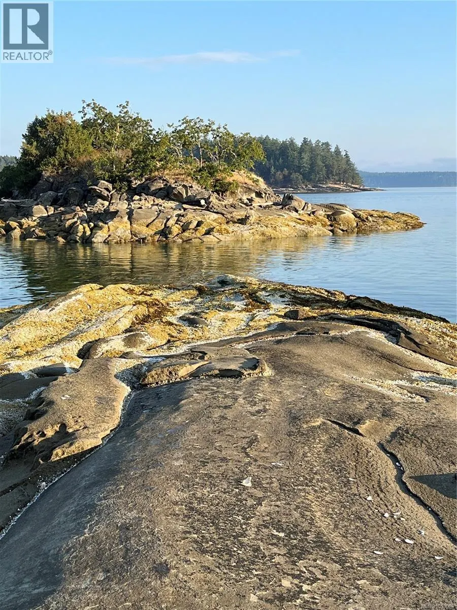LT 32 Ruxton Island