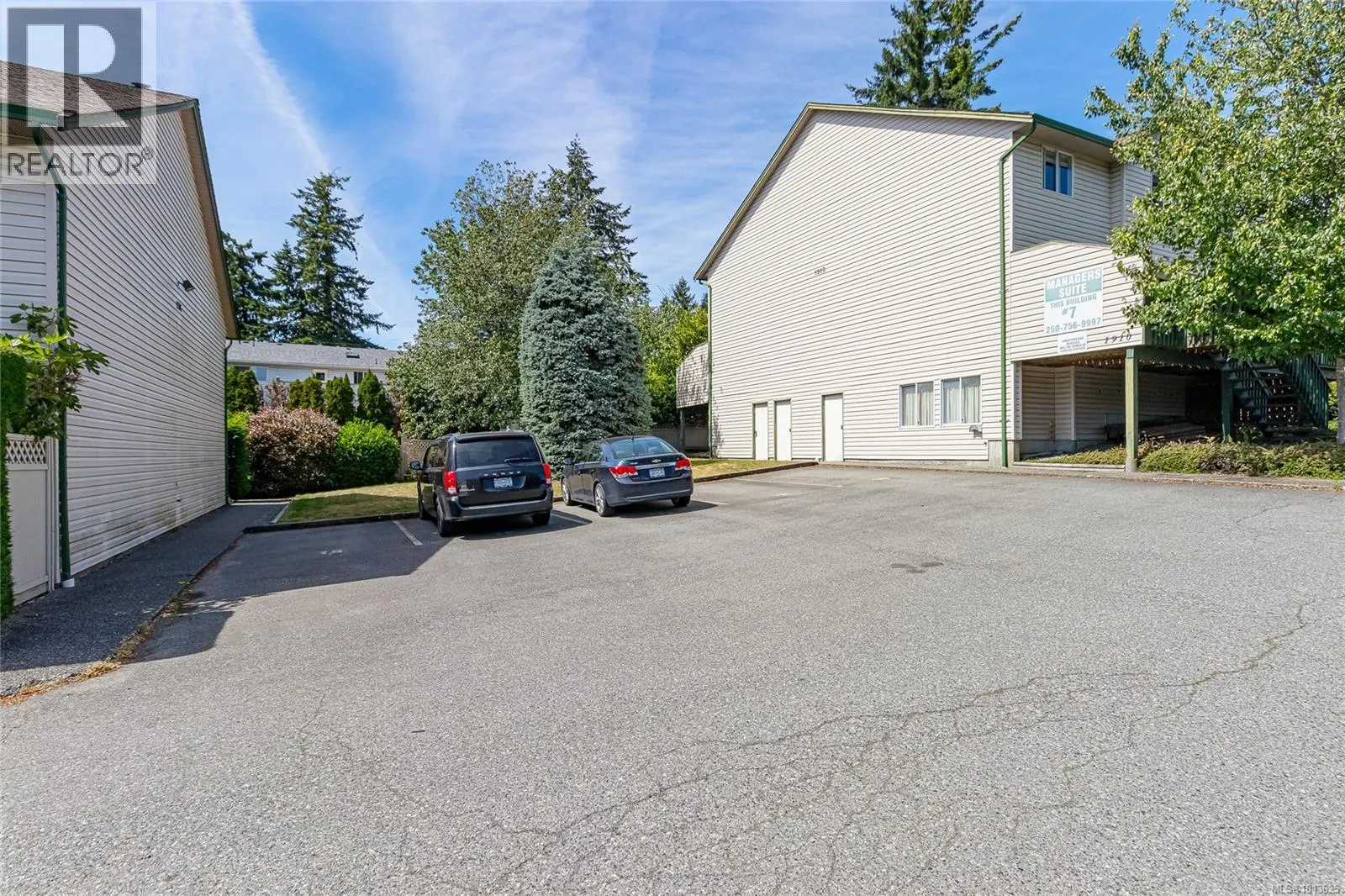 10 1906 Bowen Rd
