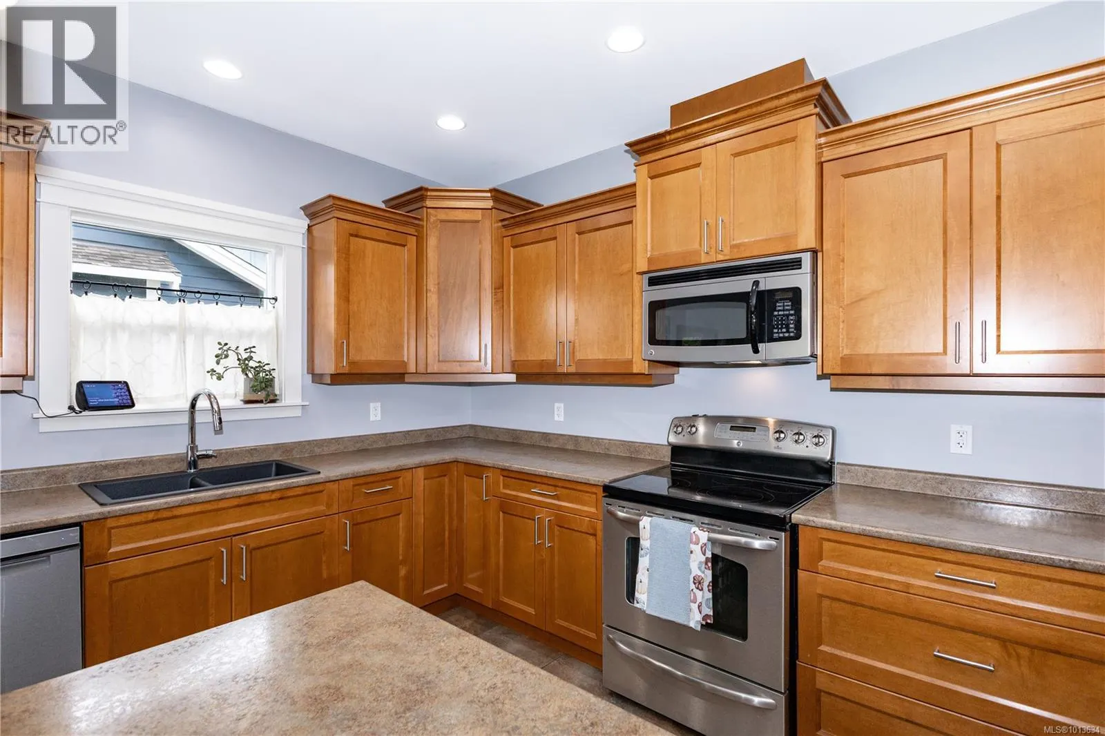 381 Legacy Dr