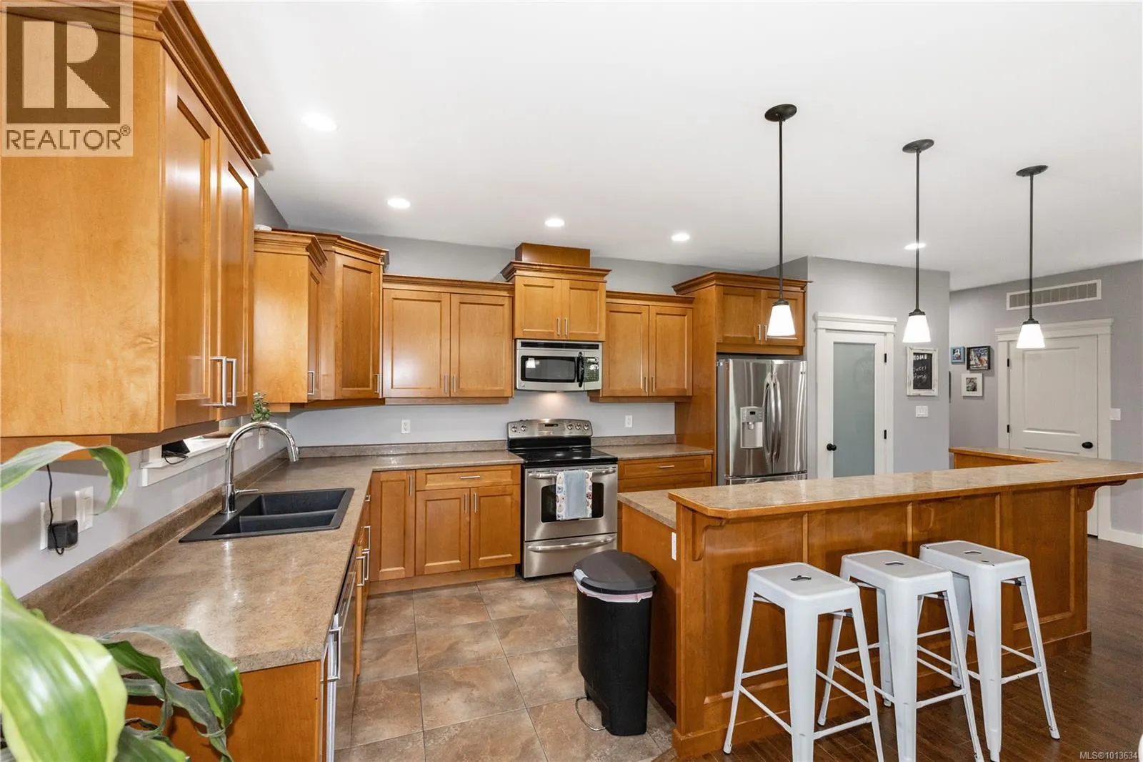 381 Legacy Dr