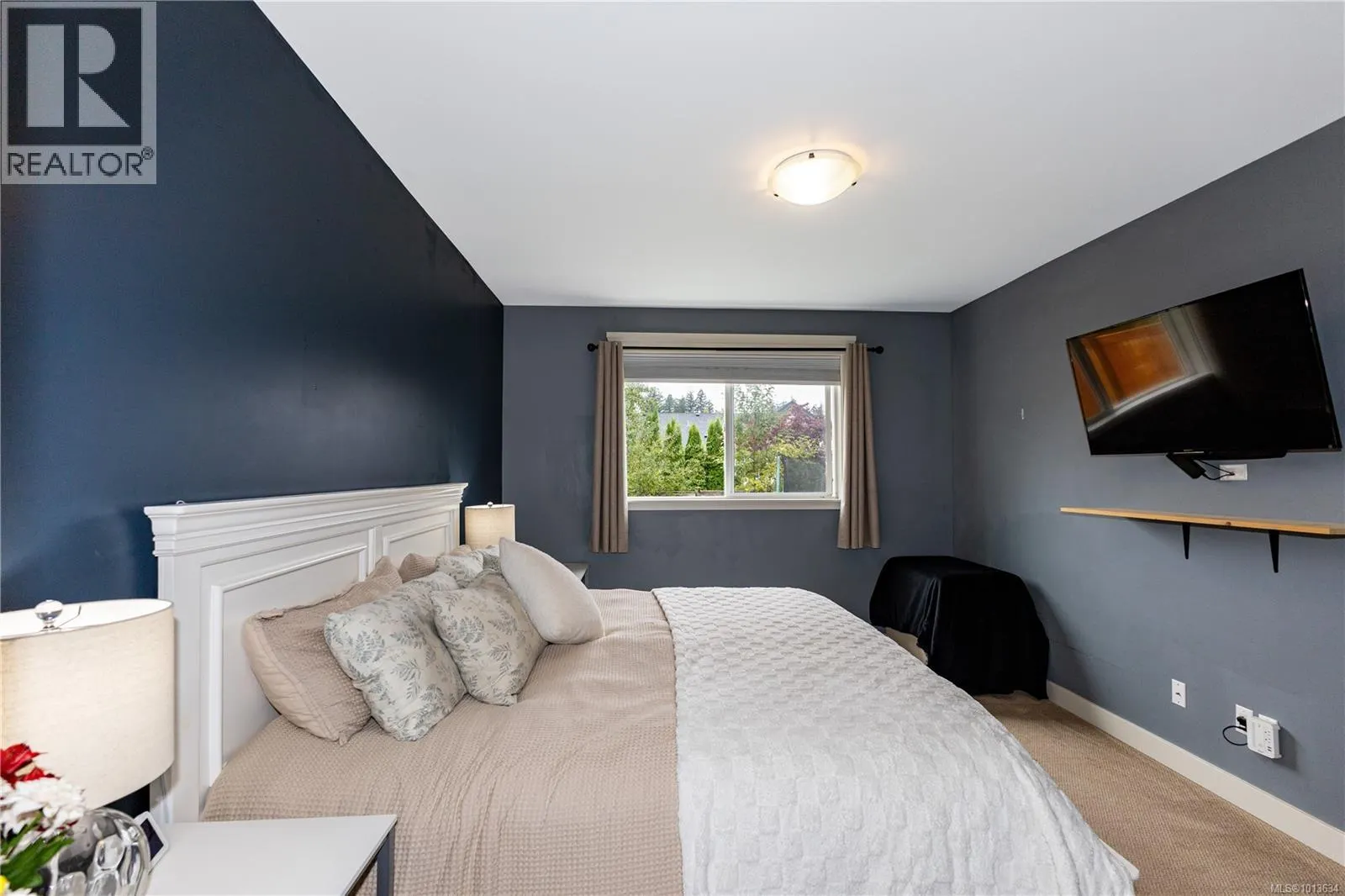 381 Legacy Dr