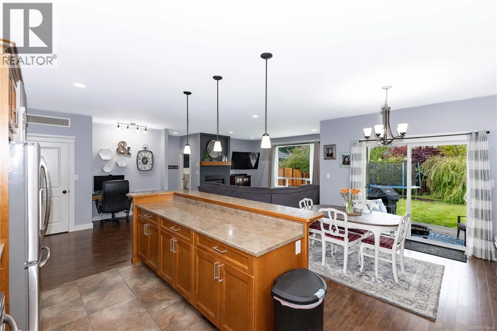 381 Legacy Dr