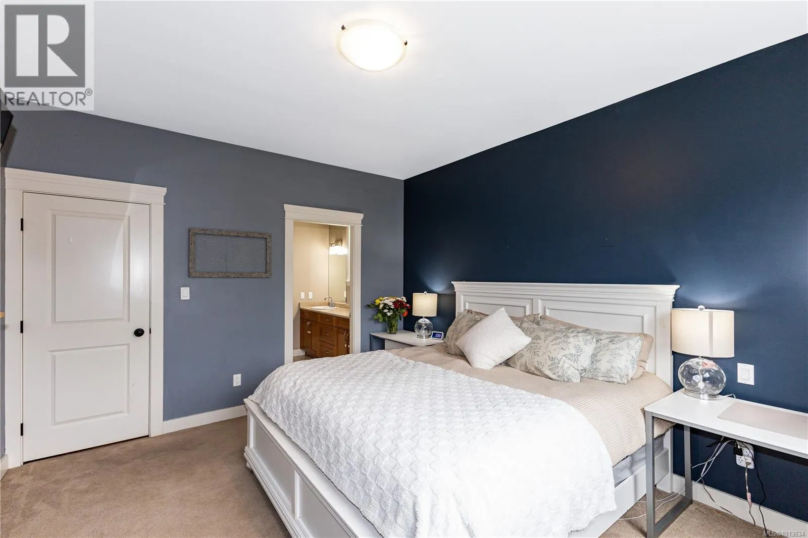 381 Legacy Dr