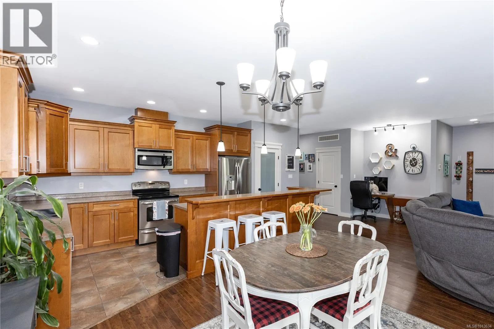 381 Legacy Dr