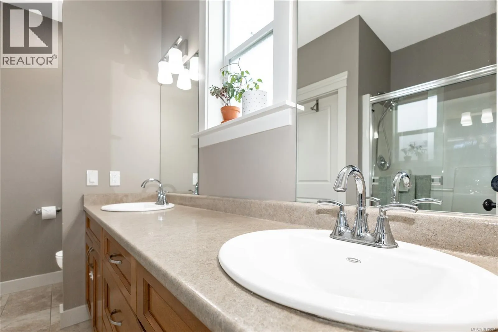 381 Legacy Dr