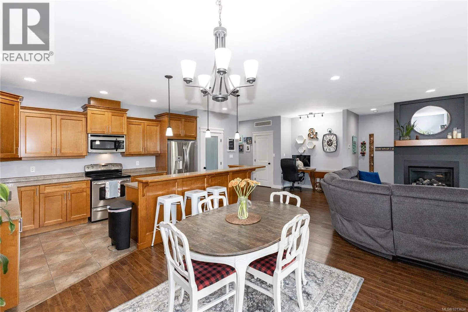 381 Legacy Dr