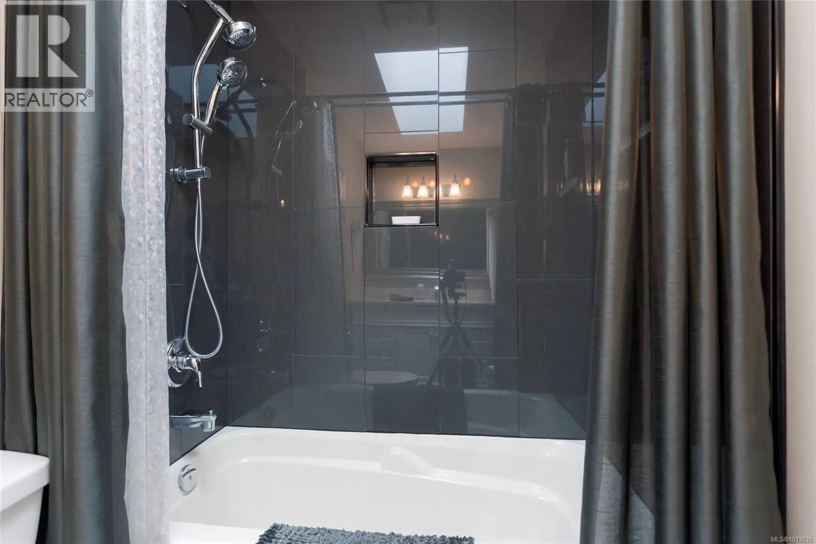 406 Scholey Cres