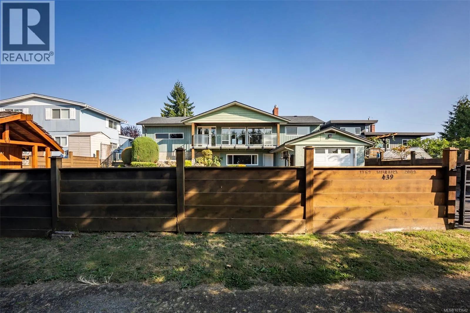 439 Foster St