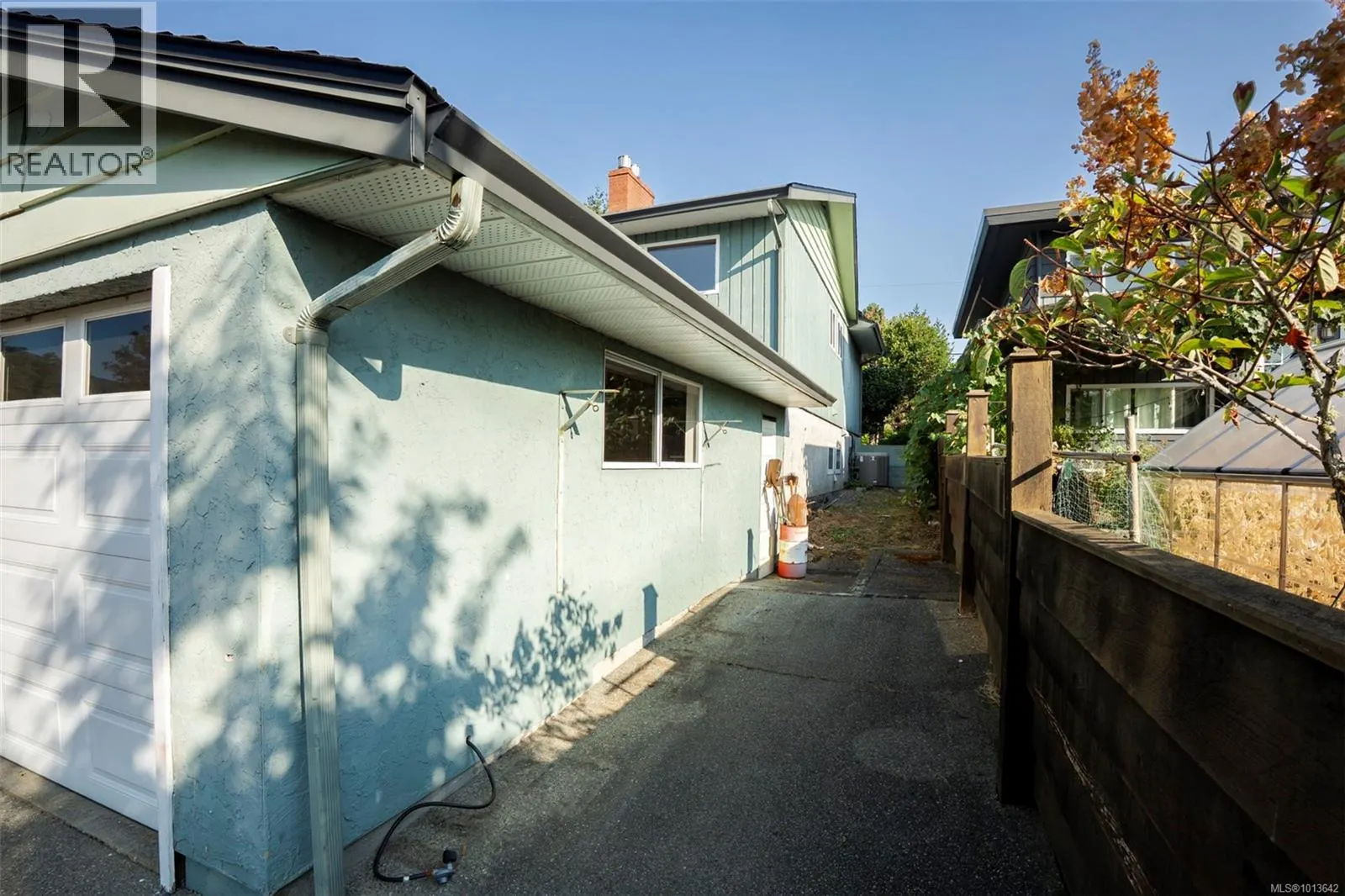 439 Foster St