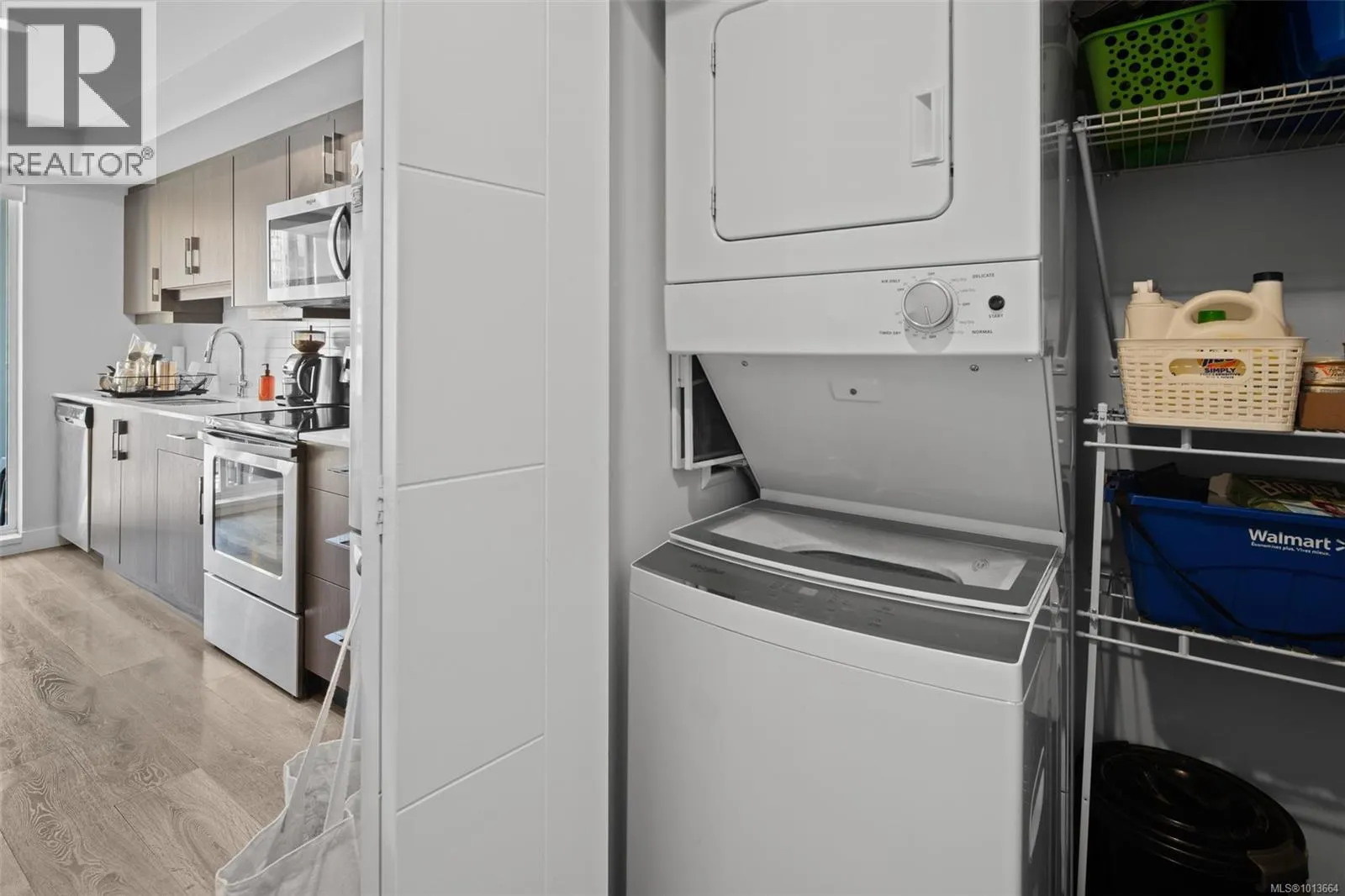 403 826 Esquimalt Rd