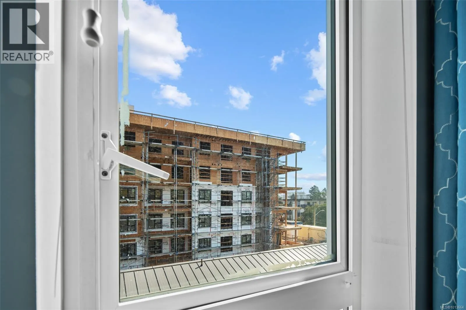 403 826 Esquimalt Rd