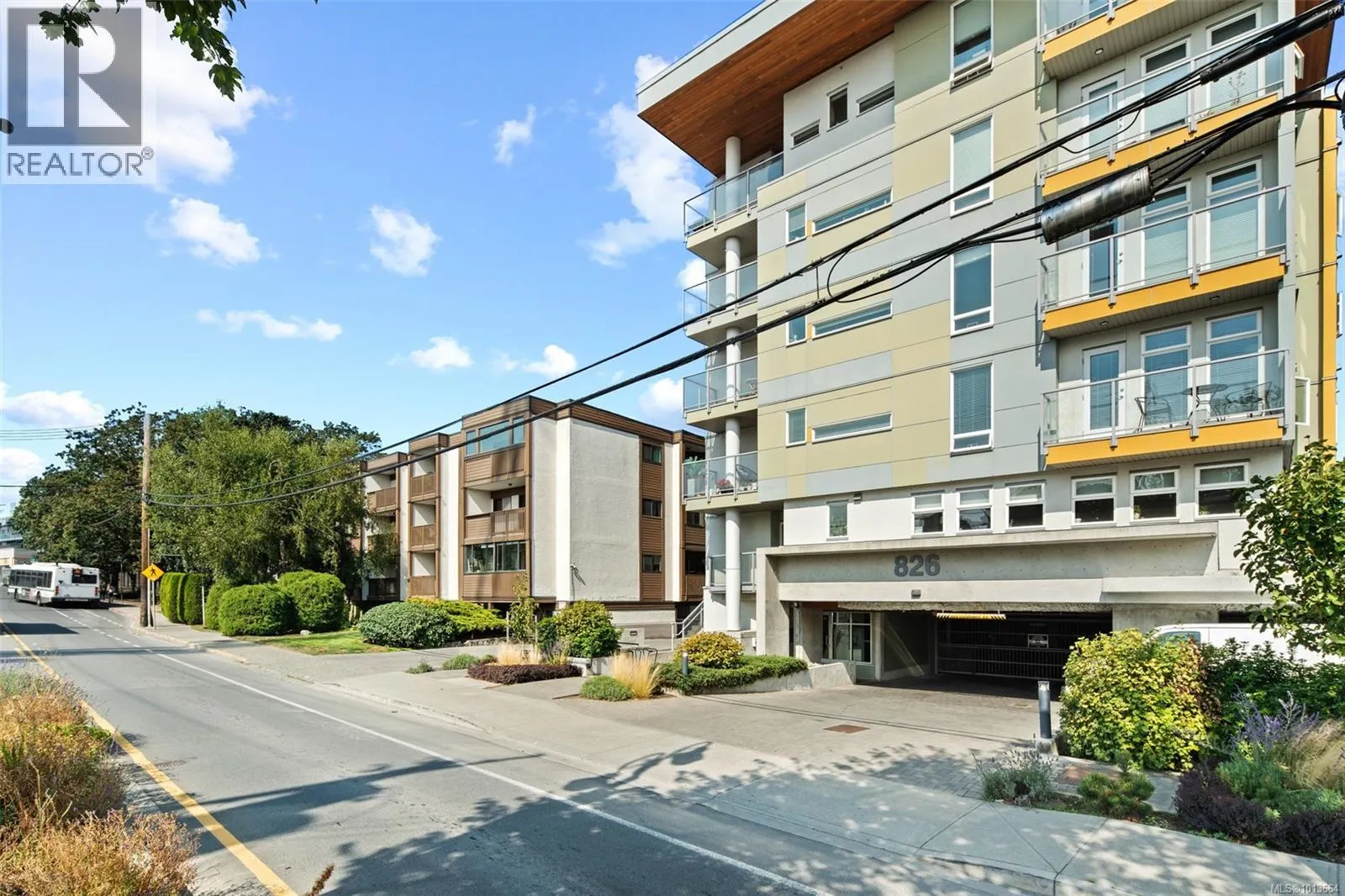 403 826 Esquimalt Rd
