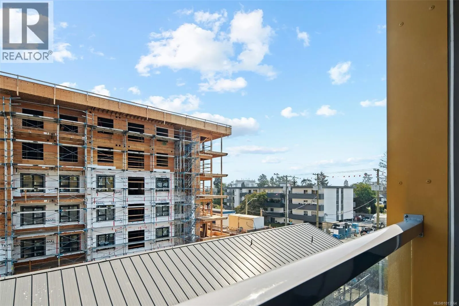 403 826 Esquimalt Rd