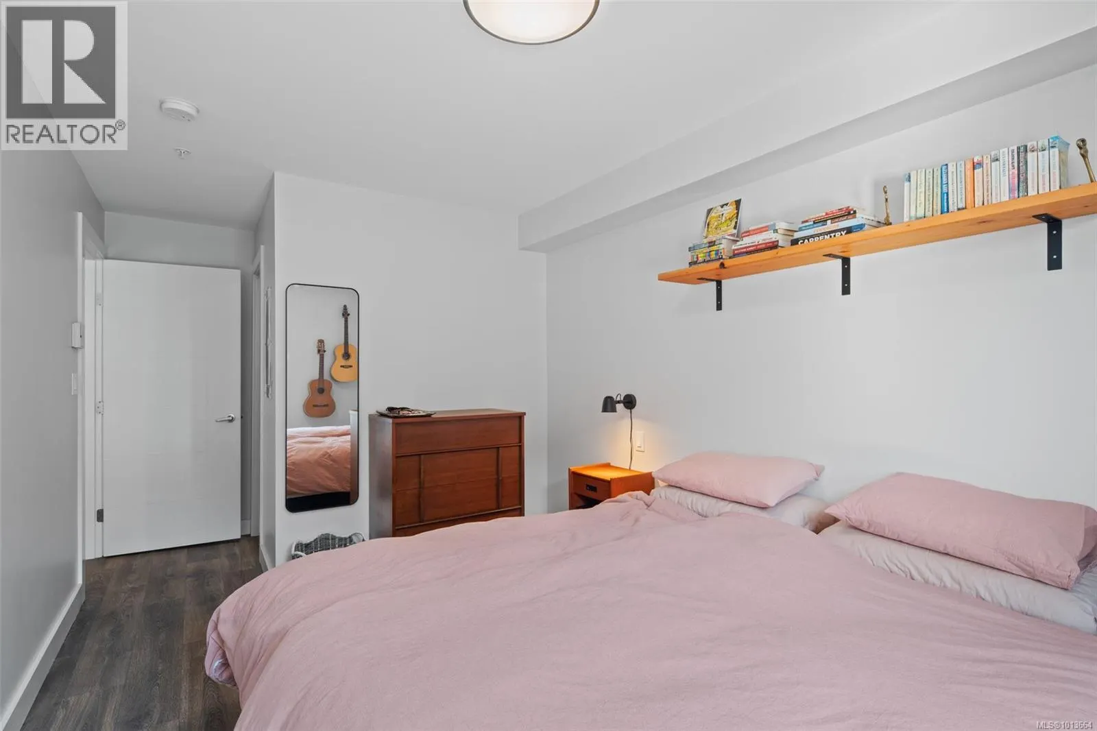 403 826 Esquimalt Rd