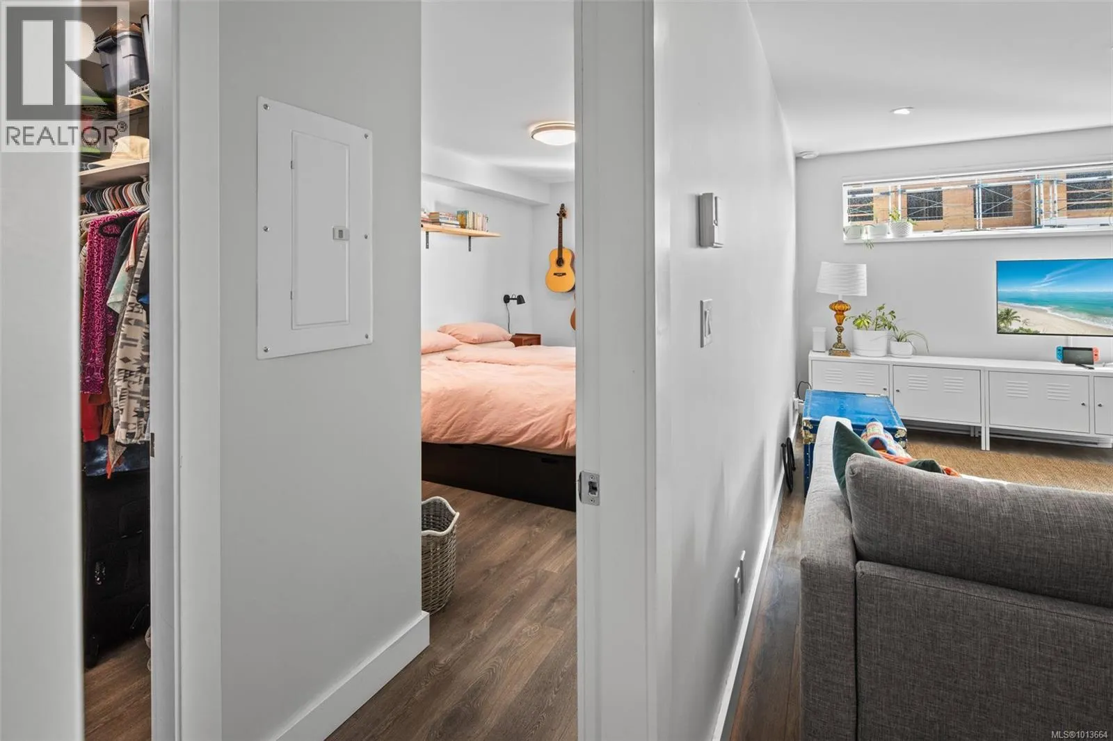 403 826 Esquimalt Rd