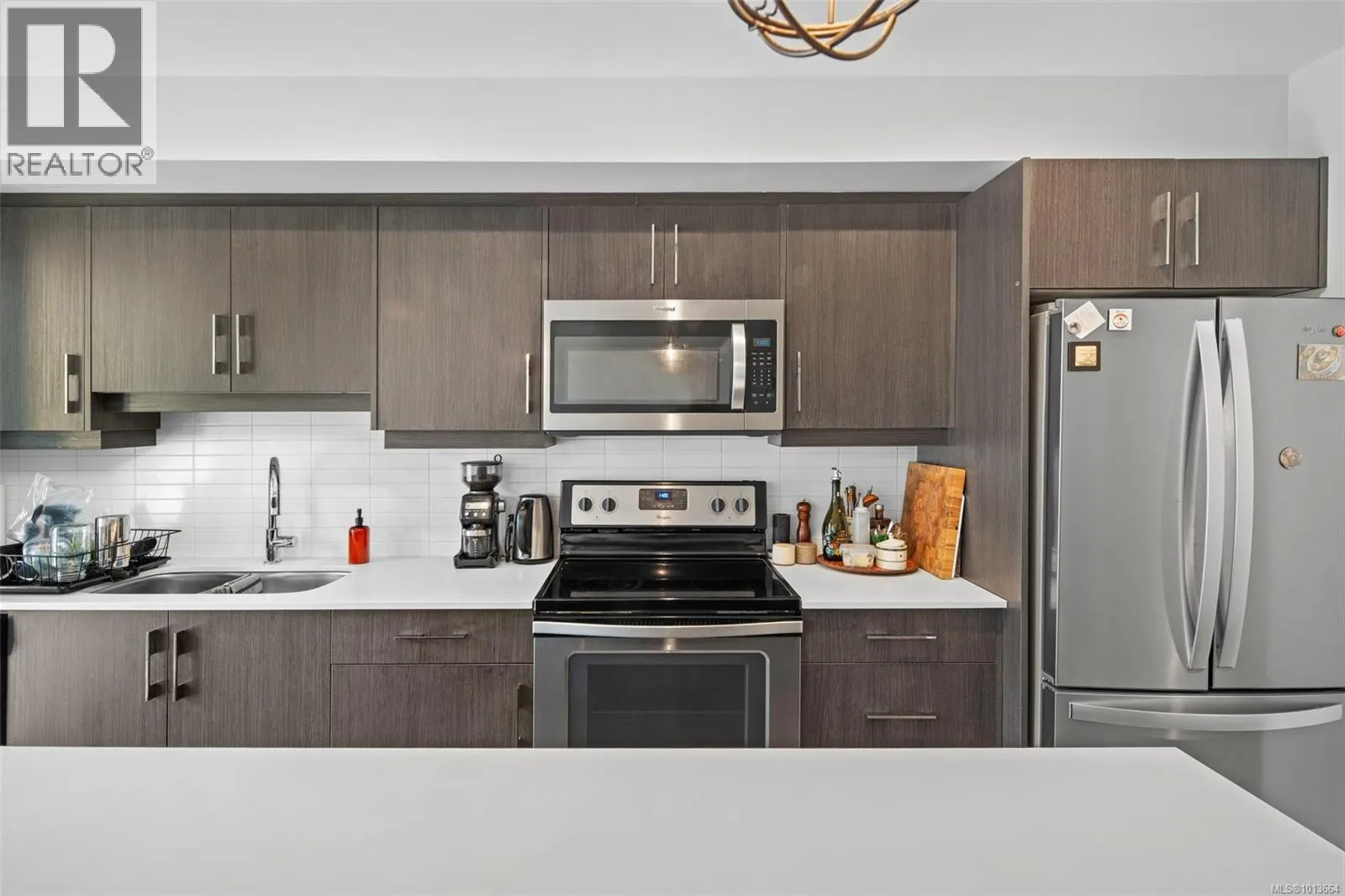 403 826 Esquimalt Rd