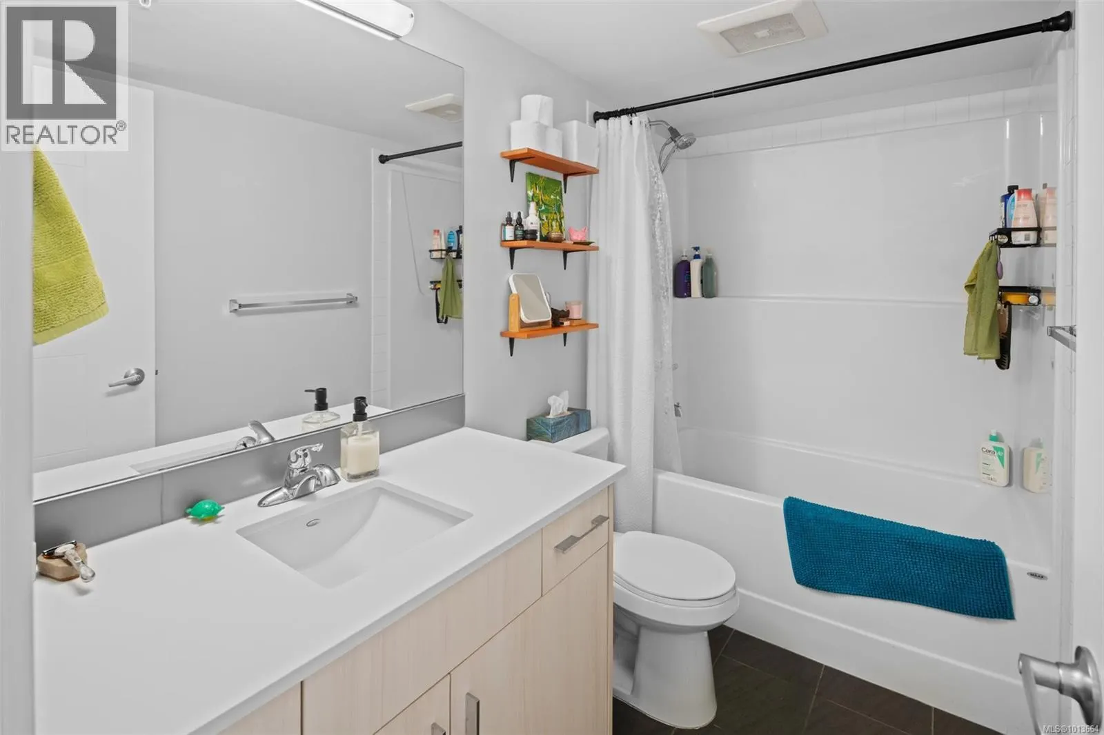 403 826 Esquimalt Rd