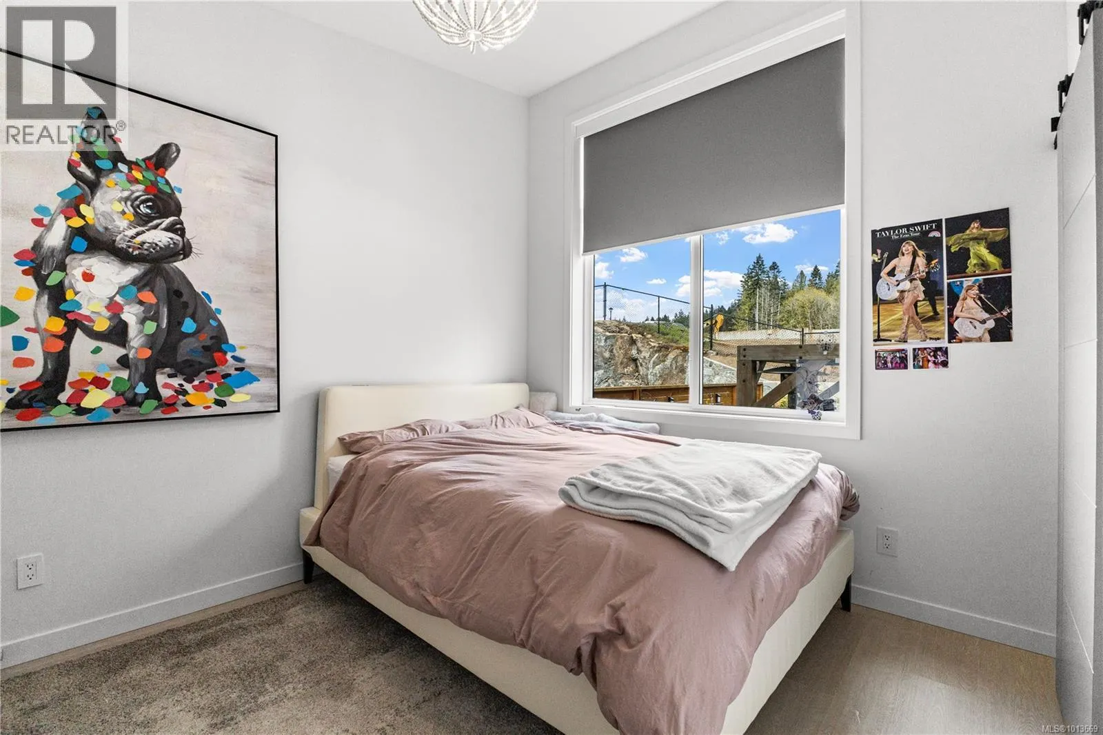1046 Golden Spire Cres