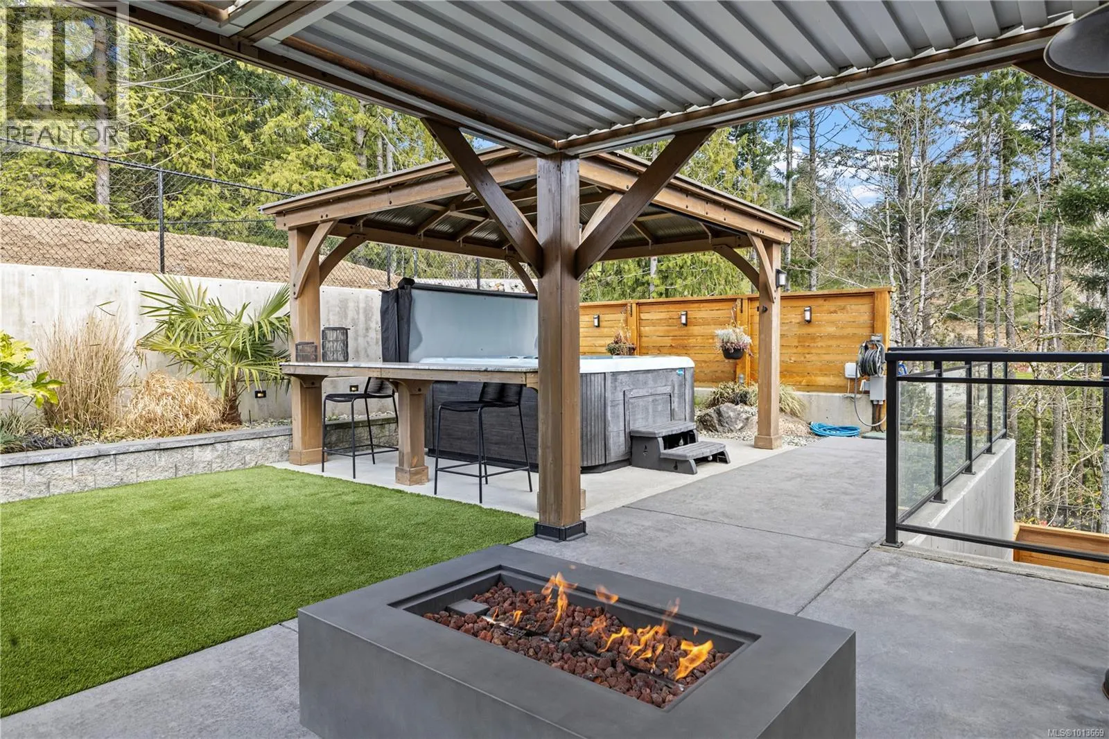 1046 Golden Spire Cres