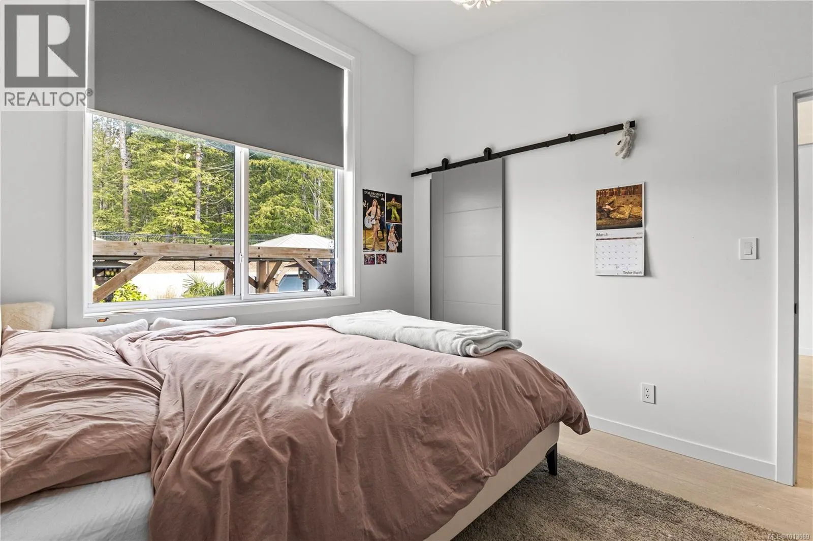 1046 Golden Spire Cres