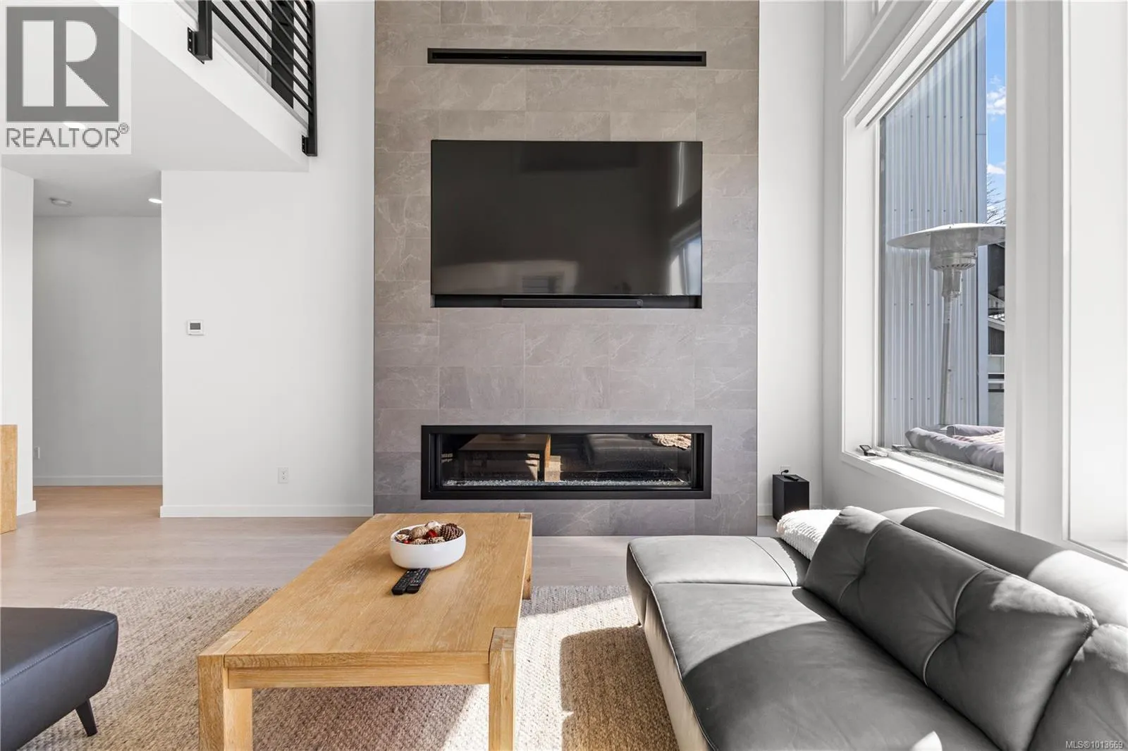 1046 Golden Spire Cres