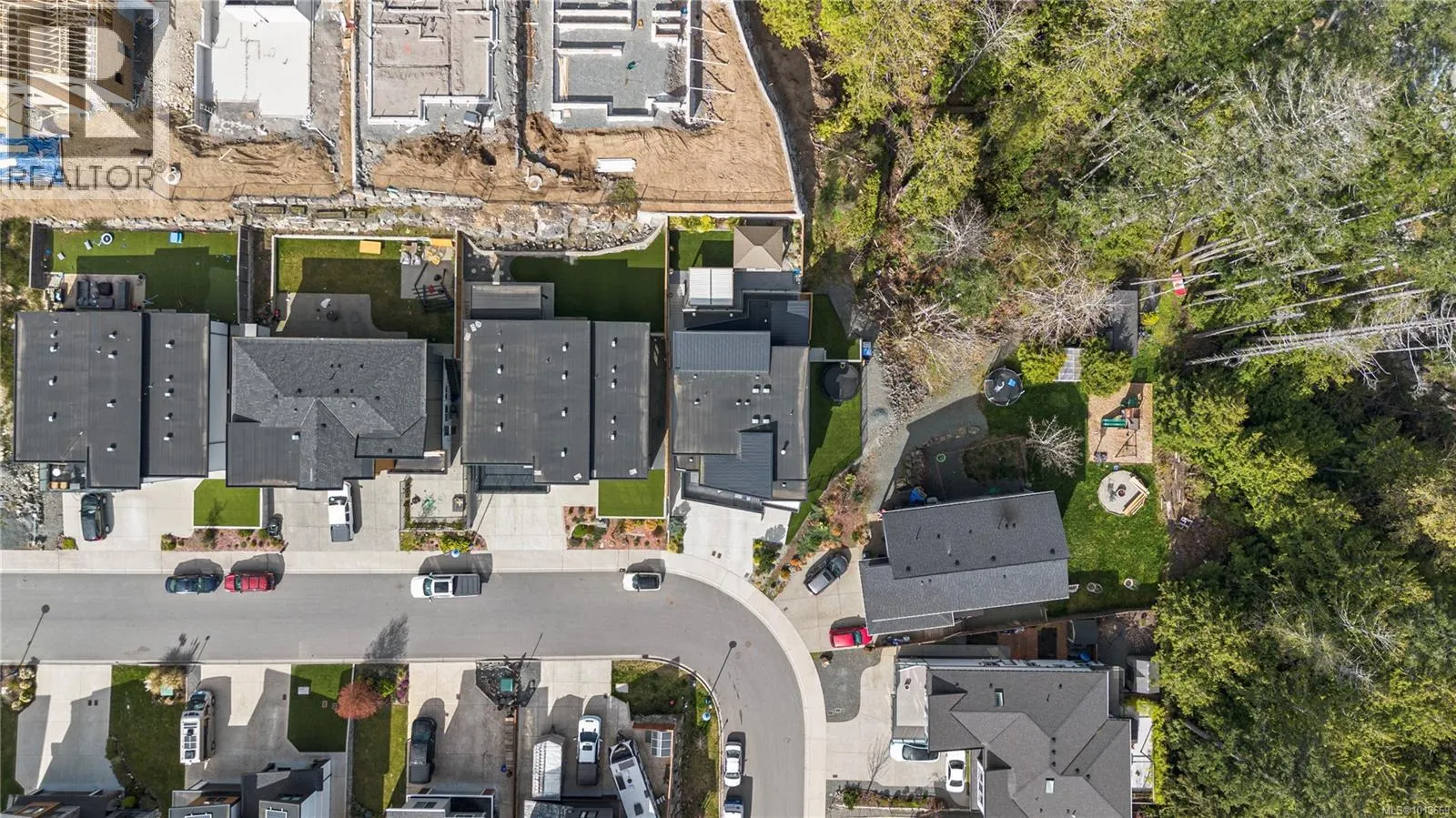 1046 Golden Spire Cres